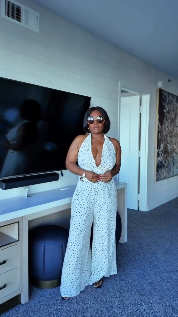 Let’s Get Dressed

Can Vegas weather come back home with me! I’m currently obsessed with polka dots so I’m linking my fav polka dot pieces on my LTK! Check out my story for links 

#polkadot #wiwt #whatfunmiwore #summerstyleinspo #jumpsuitstyle