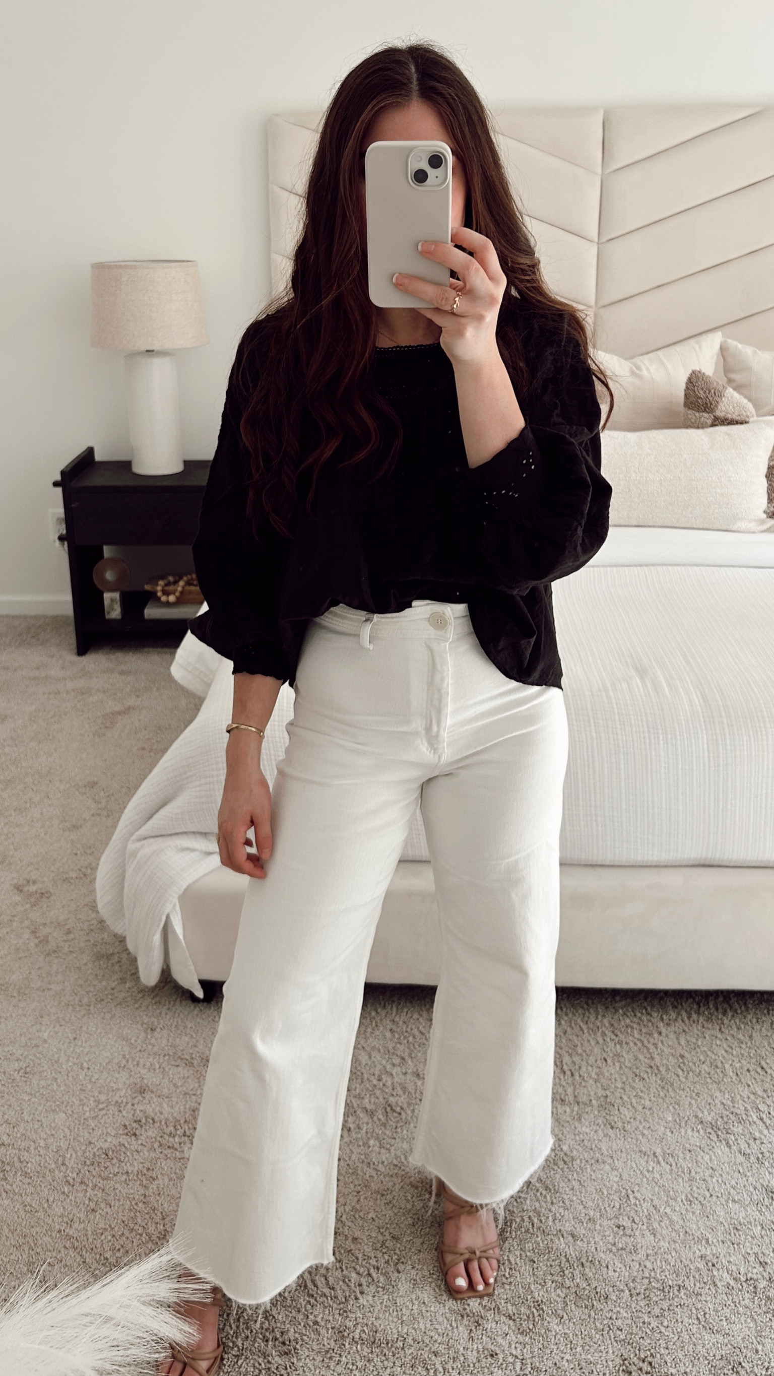 happy friday friends 🙂
Top - Anthropologie
Jeans - Zara
Shoes - dolce vita

#widelegjeans #wideleg #fashion #clothing #datenight #whitejeans #blackblouse #trendy #momfit #comfortable #neutralbedroom #bedding #primarysuite #modern #dainty #coastalmodern #throwpillow #checkereddecor #homedecor #styling #curlyhair

#LTKU #LTKBacktoSchool #LTKstyletip