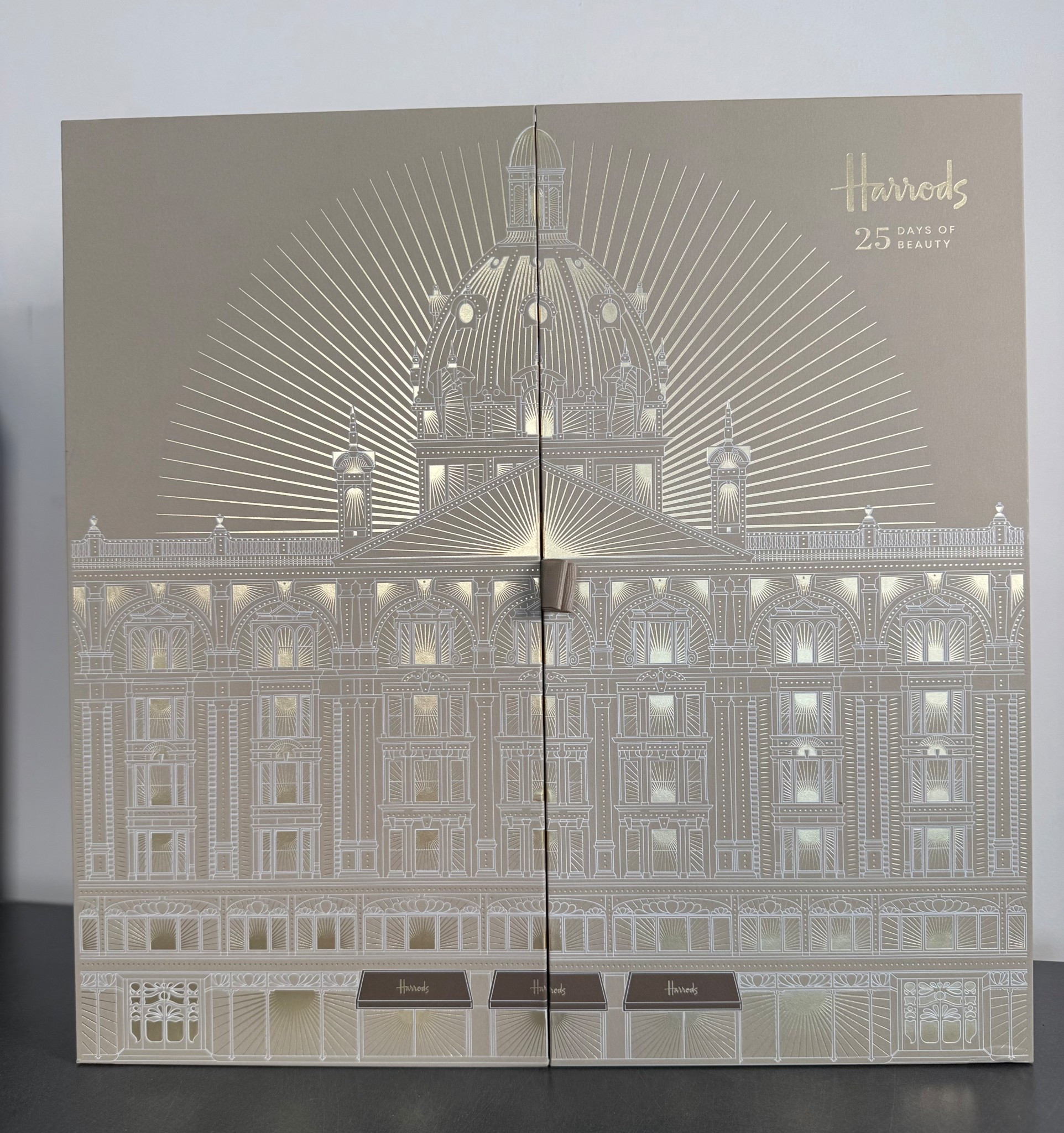 🎄Harrods Advent Calendar Unboxing For 2025!

🎁 RRP £250
.
.
.
#harrods
#harrodsadventcalendar2025 
#beautyadventcalendar
#harrodsadventcalendar
#2024adventcalendar
#adventcalendarvideo2025
#beautyblogger
#libertyadventcalendarunboxing
#beautyadventcalendarunboxing
#2025adventcalendarunboxing 
#newbeauty
#25daysofbeauty
#skincarecalendar
#skincarecommunity #ltkbeauty