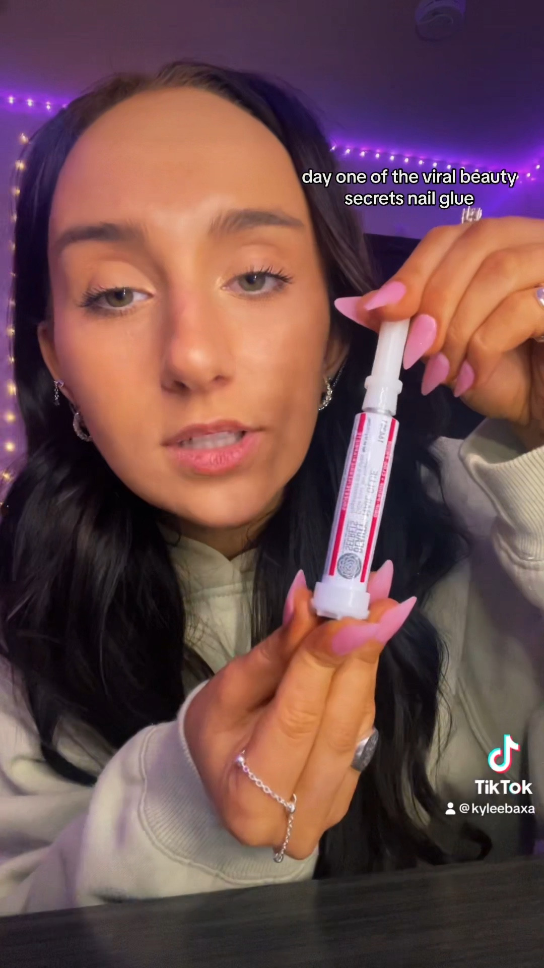 Also tho how do i take these off in 30 days.🤍nail glue, tiktok finds, glue on nails

#LTKbeauty #LTKU #LTKVideo