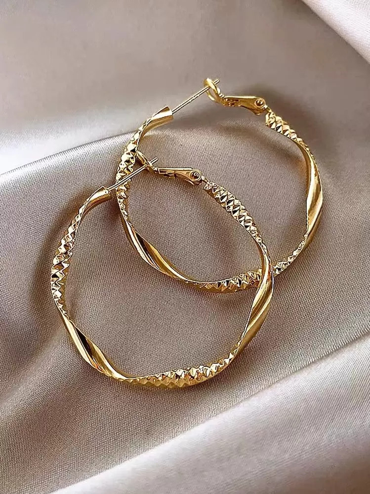 Livesso Textured Twist Design Hoop Earrings | SHEIN