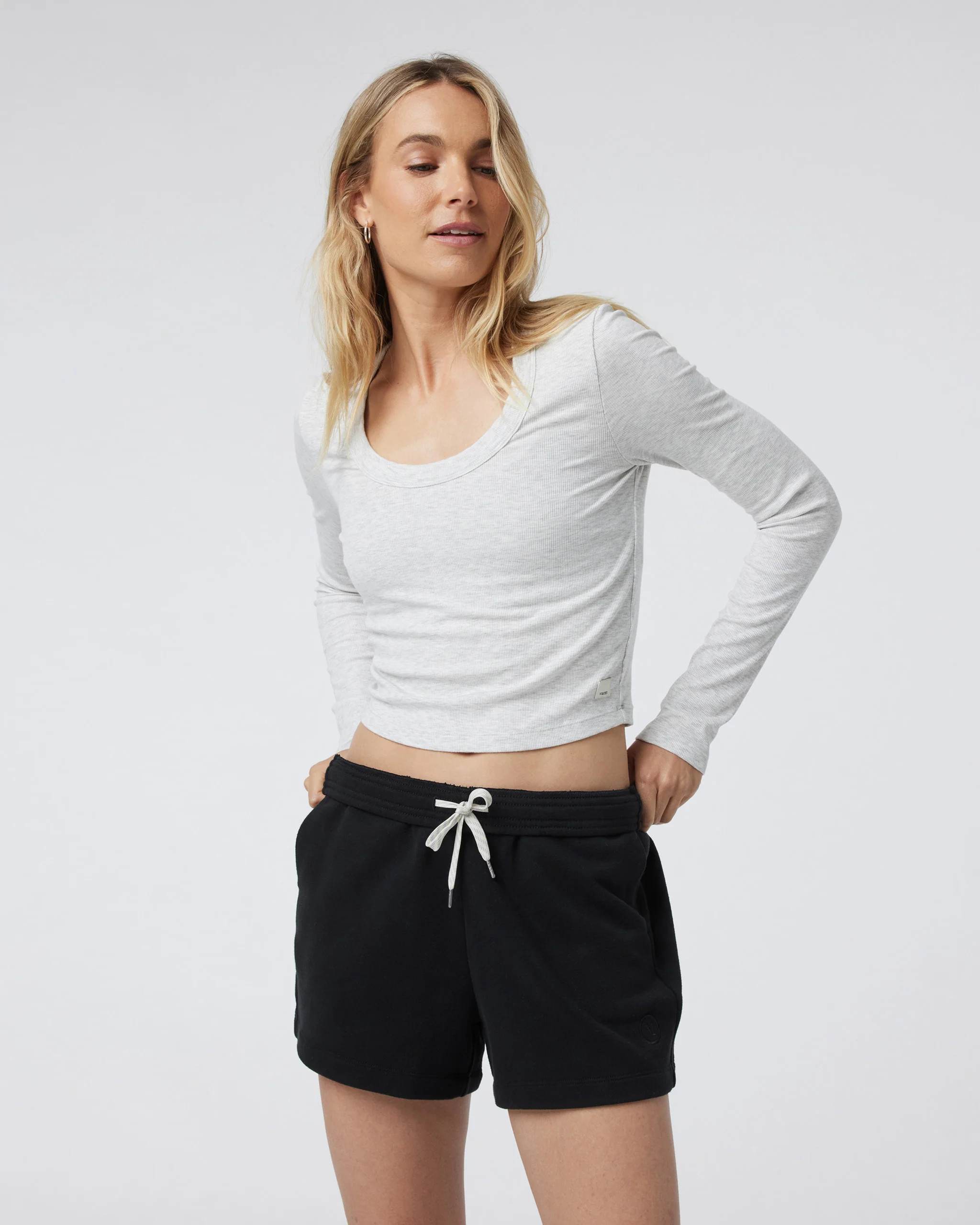 Long Sleeve Pose Scoop Tee | Vuori Clothing (US & Canada)