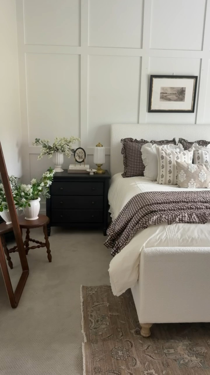 This room is just shining right now!! Isn’t the Monroe 3-drawer nightstand stunning in the color raven??

#LTKSeasonal #LTKHome