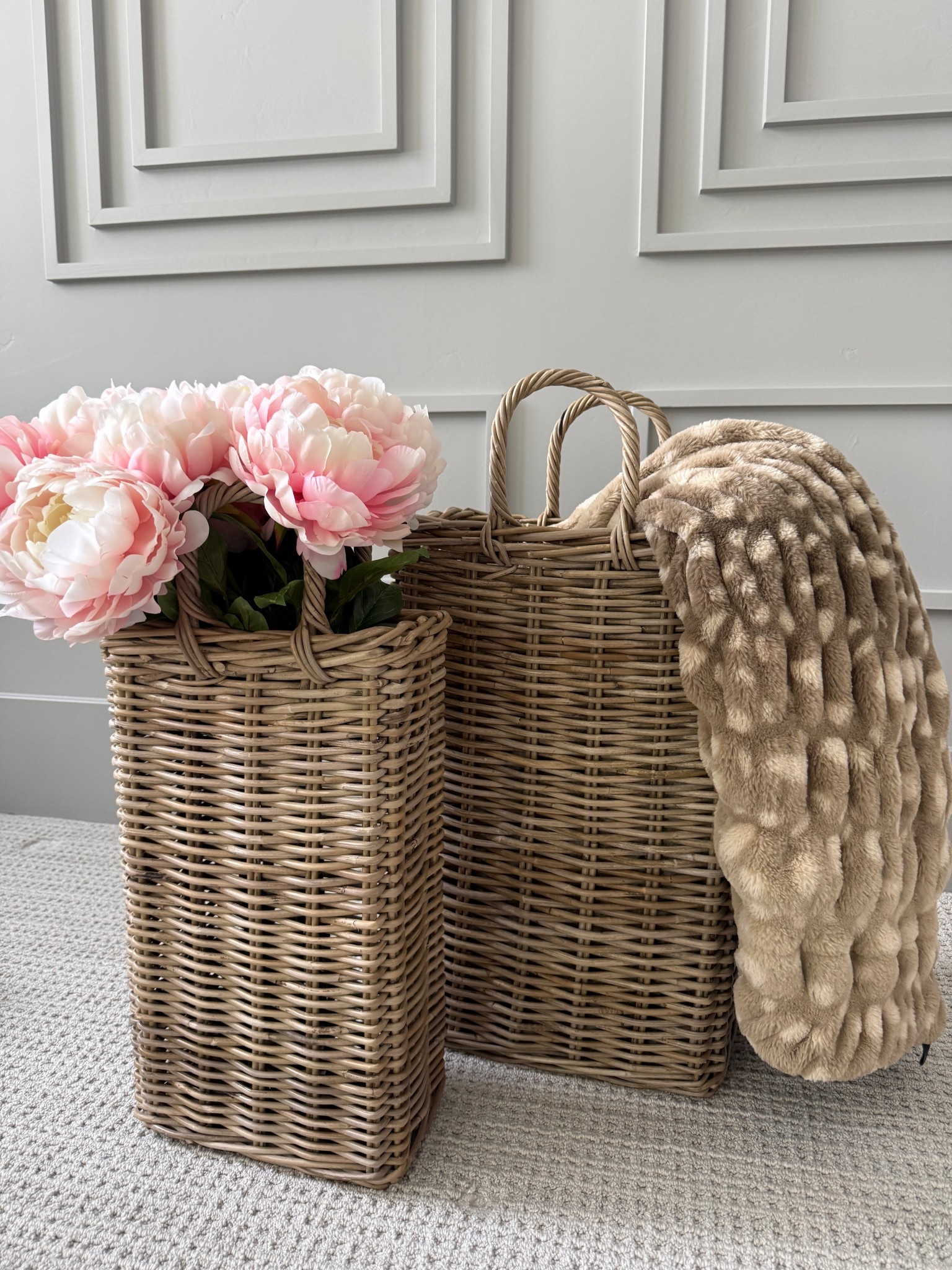 Cannot get over these baskets. I love an aesthetic but functional storage option. You could use these for so many different items! The draped throw blankets is so cute.

#LTKdayinmylife #LTKSeasonal #LTKHome