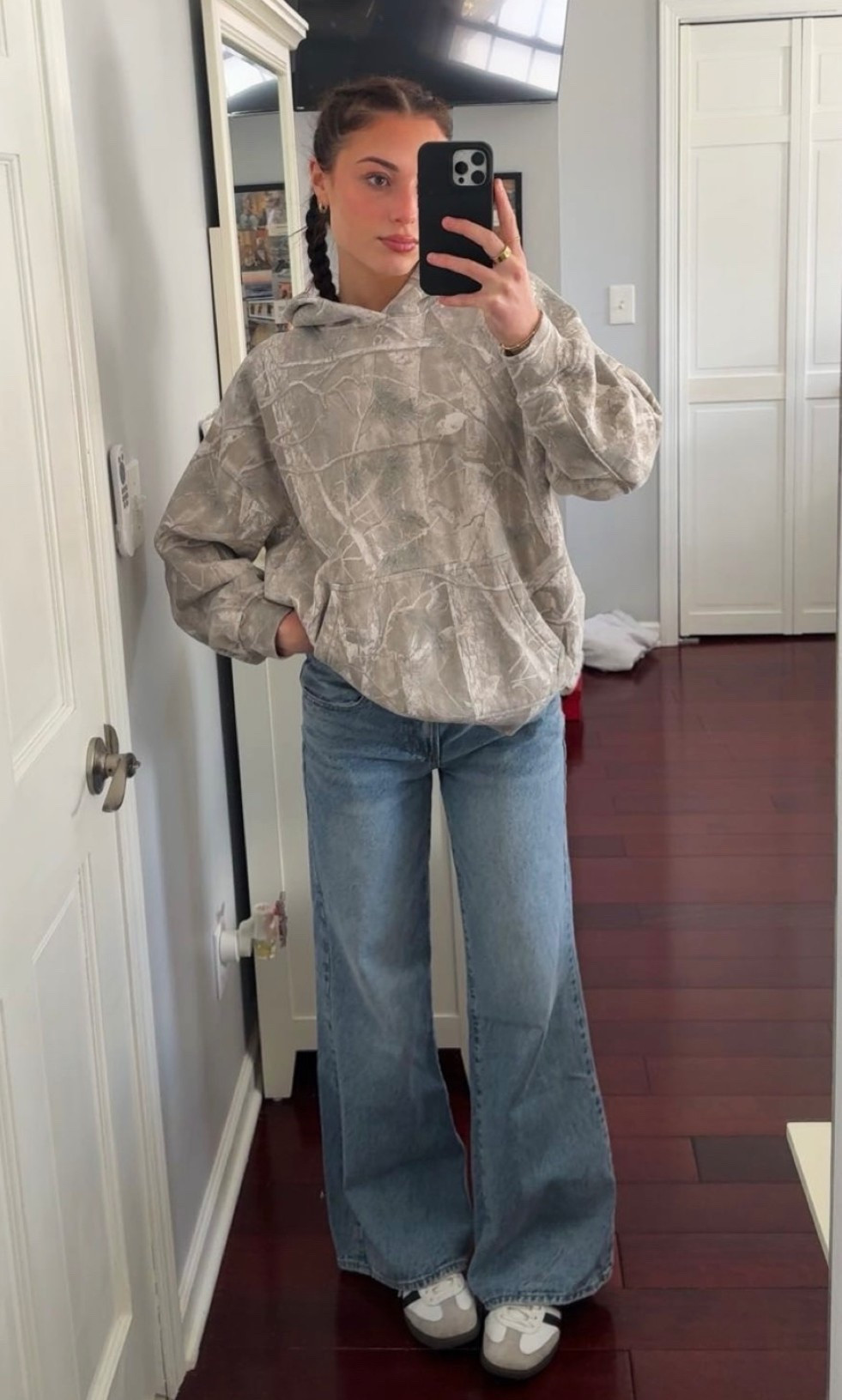 comfy/casual ootd🫶🏼 
I’m wearing a size medium on the top and 26 on the bottom! 

#LTKSpringSale #LTKActive #LTKStyleTip