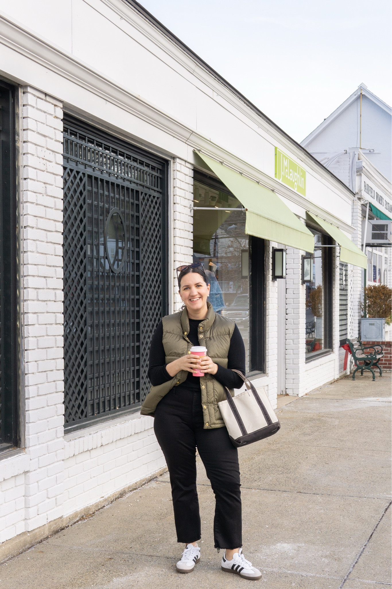 Grabbing coffee, but make it sporty ☕️

So far this year, I’ve tried to prioritize sharing more real life OOTD. The outfits I wear out and about as I explore where I live, as a mom, and as someone who loves being comfortable, but put-together. 

Comment SHOP or click the link in my profile for outfit details, especially this great olive green vest from @tuckernuck! 🫒