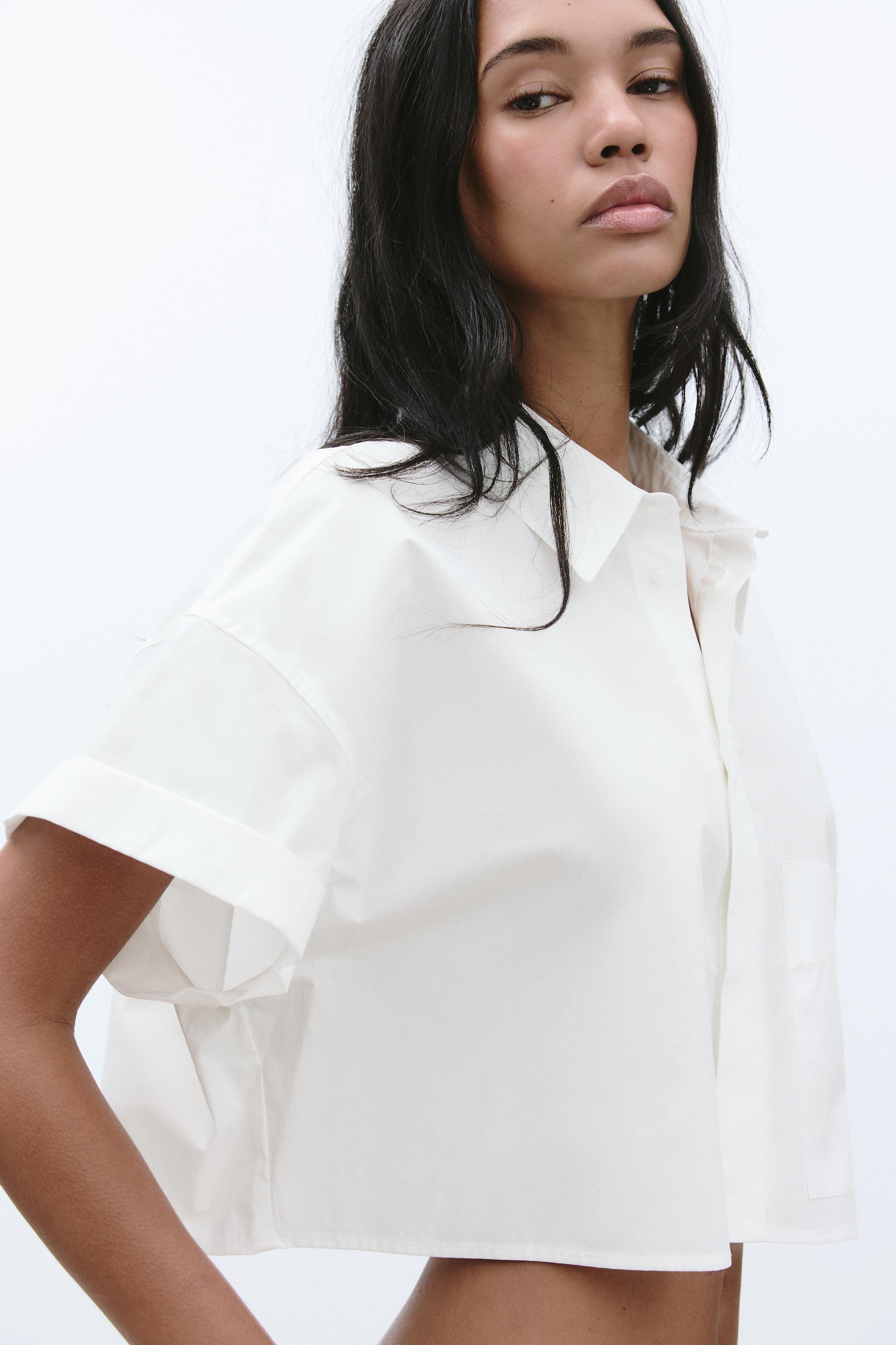 Cropped shirt with lapel collar and short turned-up sleeves. Front patch pocket. Pleat detail at ... | Zara US