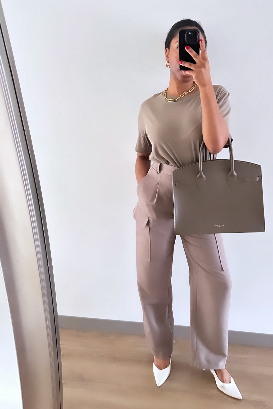 Neutral workwear
Everlane Top
Riverisland pants
Sam Edelman Pumps

#LTKWorkwear