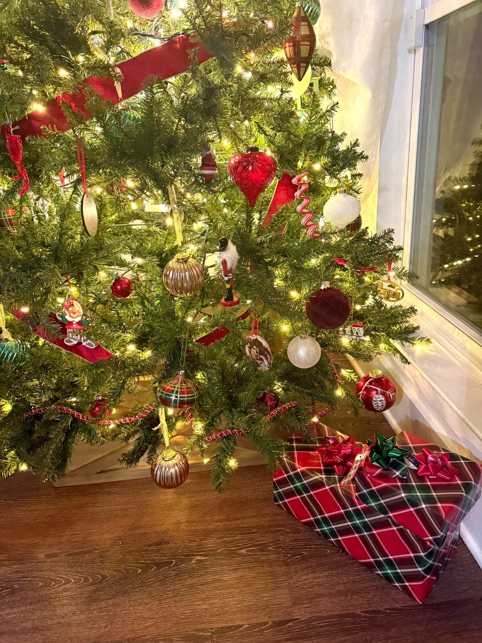 Christmas ornaments Christmas home decorations Ralph Lauren Christmas decor Anthropologie Amazon TJ Maxx Walmart Christmas ornaments 

#LTKSaleAlert #LTKHome #LTKHoliday