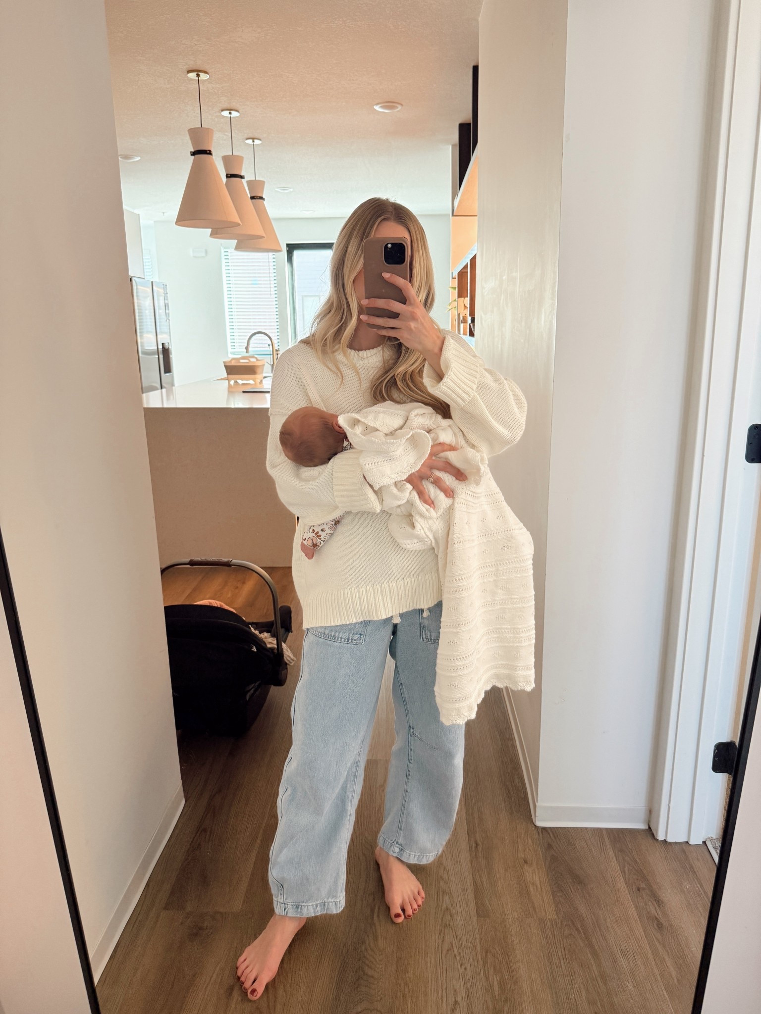 mom of two OOTD 🤍 size S in sweater, XS in pants