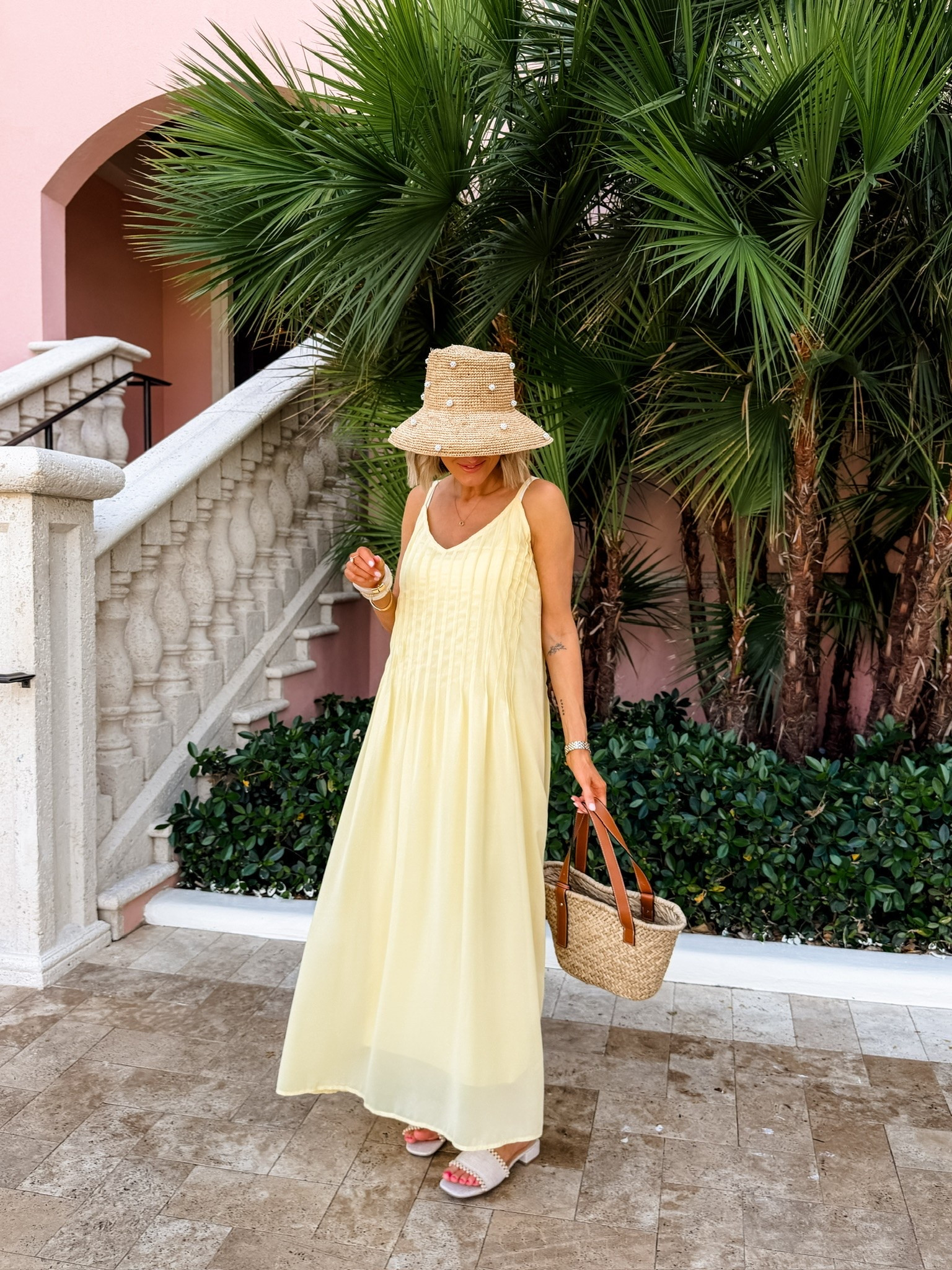 How cute is this butter yellow maxi?! It’s on sale today 😍👏🏼 wearing S.

Loverly Grey, Amazon finds, butter yellow maxi dress, Amazon prime day sale

#LTKSaleAlert