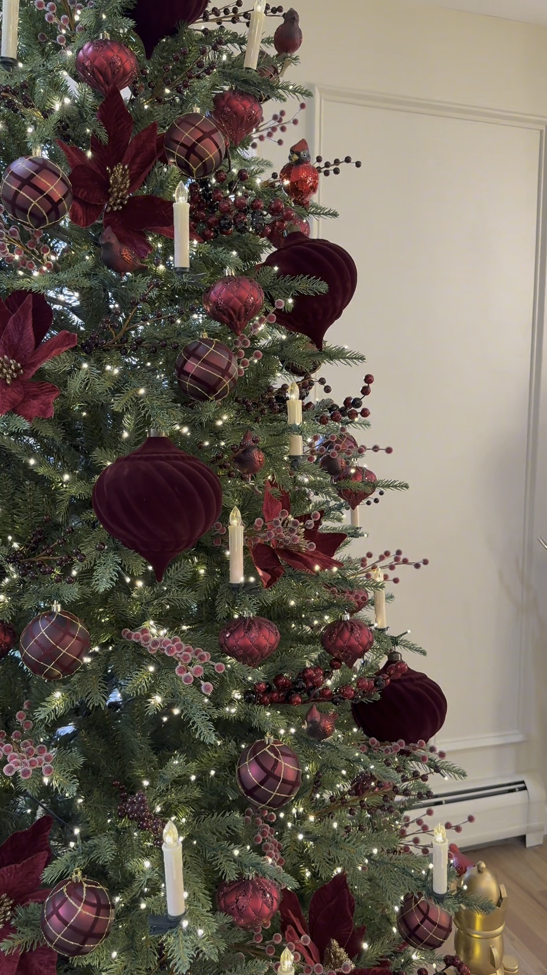A Burgundy Christmas Tree 🎄♥️

#LTKSeasonal #LTKWatchNow #LTKHoliday