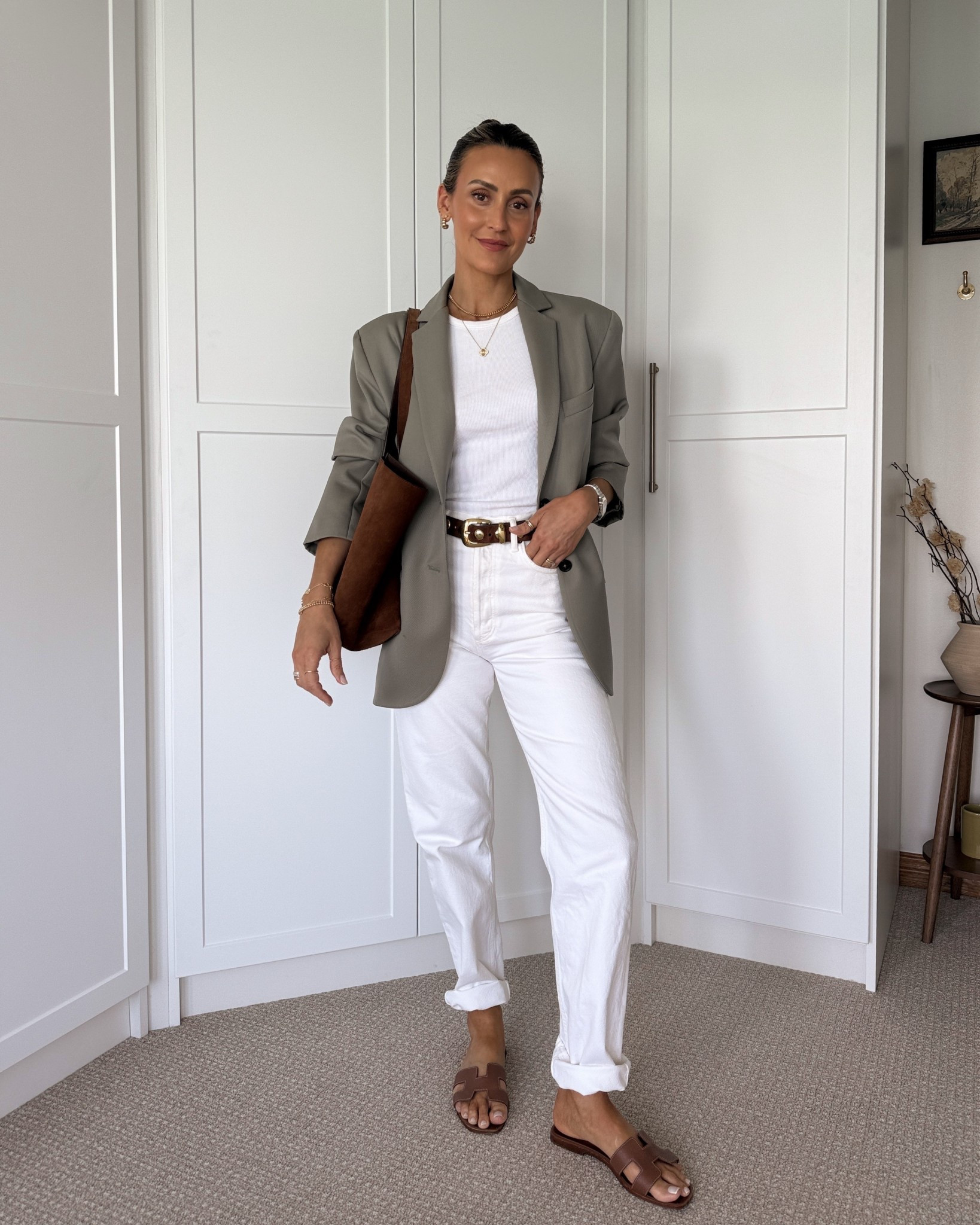 Spring chic outfit 
Oversized blazer - found a great similar for under $60 
White jeans 
Tan sandals suede tote 
Spring outfit idea 


#LTKItBag #LTKSeasonal #LTKStyleTip