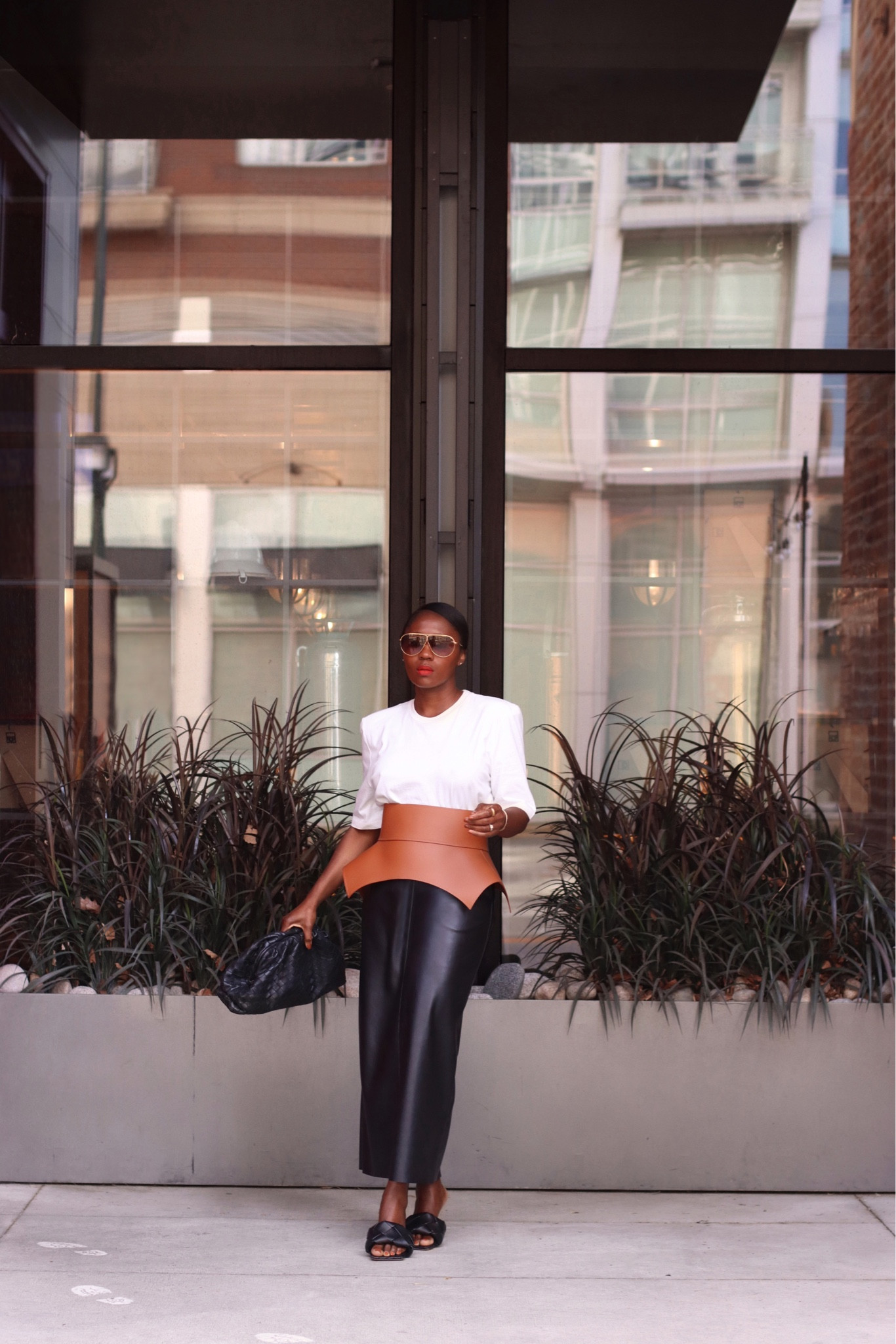 Leather and faux leather pencil skirts are everywhere this fall. Today on the blog, sharing one way to style this classic. 
—


#LTKstyletip #LTKSeasonal #LTKitbag