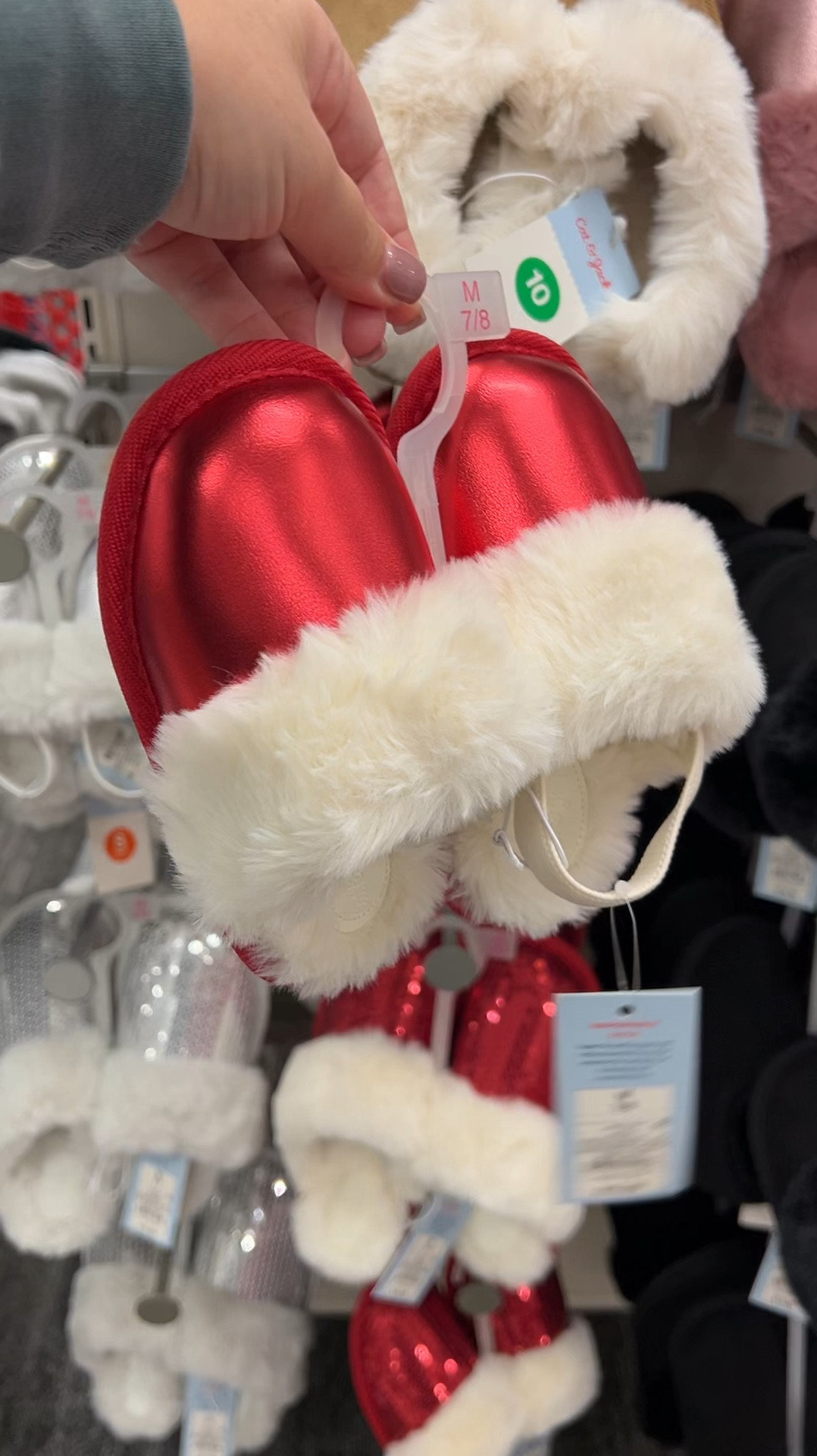 Omg how cute are these slippers from Target? 😍❤️🎅🏼



#LTKSeasonal #LTKFindsUnder50 #LTKKids