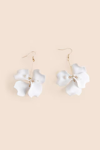 Liza Flowy Flower Drop Earrings - francesca's | Francesca's