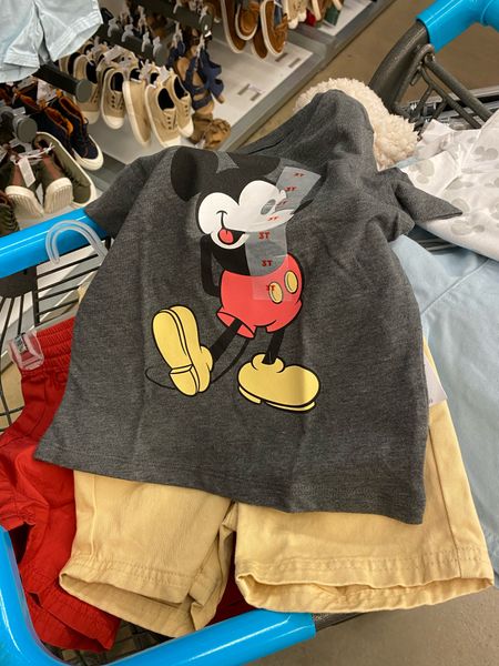 Old Navy toddler boy Disney World outfit! Love the drawstring band on these shorts too.
 
Toddler boy outfit, toddler outfit, Disney world outfit, toddler boy style, Mickey Mouse

#LTKkids #LTKFind #LTKtravel