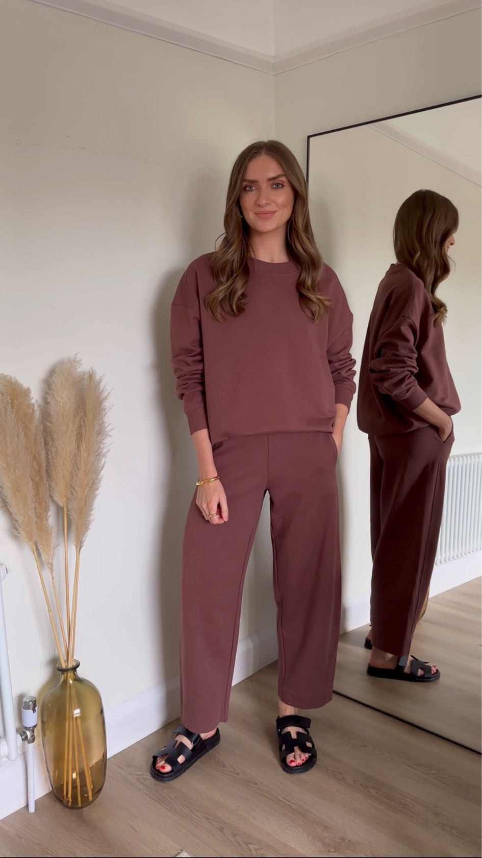 Open and style my COS order with me 
Wearing a small in the rust/brown coloured sweatshirt and an XS in the matching barrel shaped joggers
I’m 5ft 6
Hermes chypre black sandals, dupes linked 
Gold jewellery 


Airport outfit, travel outfit, loungewear, cosy season, tracksuit 

#AugustBrandSpotlight #LTKeurope #LTKuk