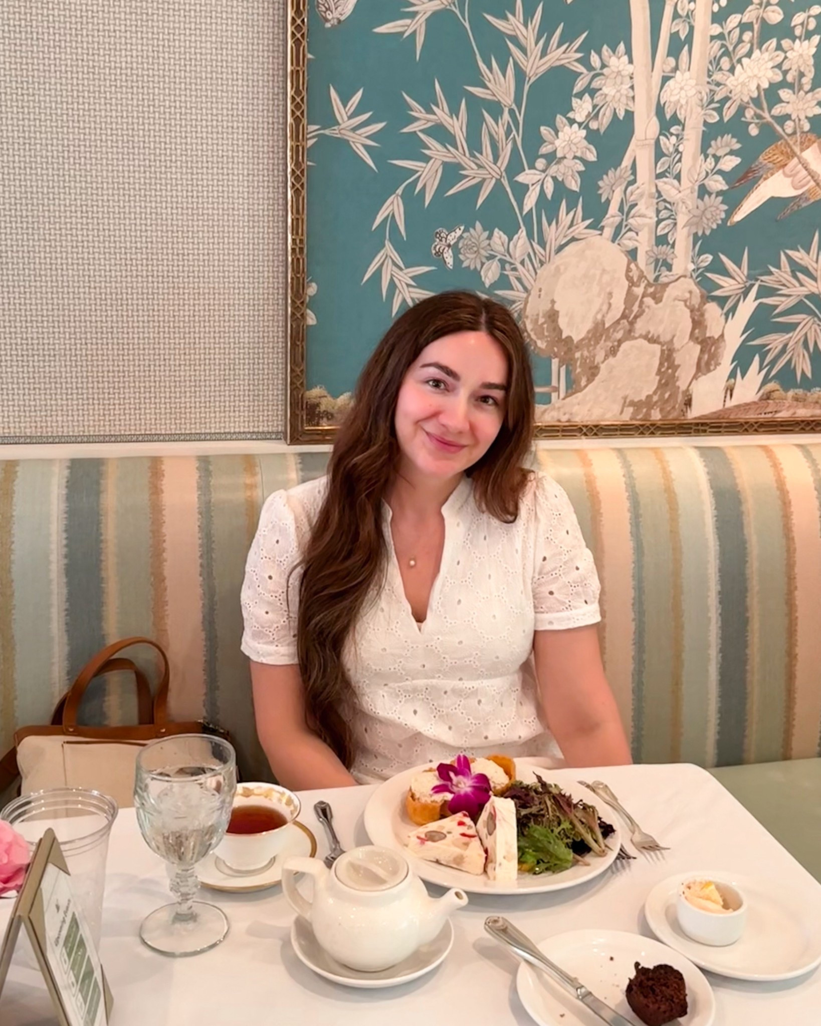 Spent a few days in Atlanta and had the best time! 🦢🍽️🌇🎡🐠
Started with the beautiful Swan House and had brunch at the Swan Coach House—so elegant and full of Southern charm.
The next day we checked out the World of Coca-Cola, walked through a park with amazing skyline views, and rode the ferris wheel.
Before heading home, we squeezed in a quick visit to the Georgia Aquarium.
Short trip but full of fun memories! #AtlantaTrip #TravelDays #SouthernCharm


#LTKFindsUnder50 #LTKSeasonal #LTKTravel