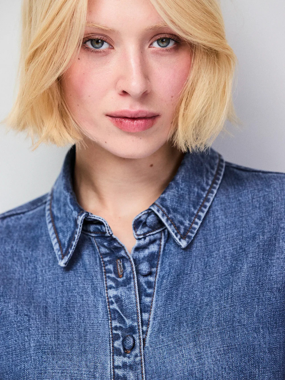 Blue Lyocell Denim Cropped Shirt | Ro&Zo