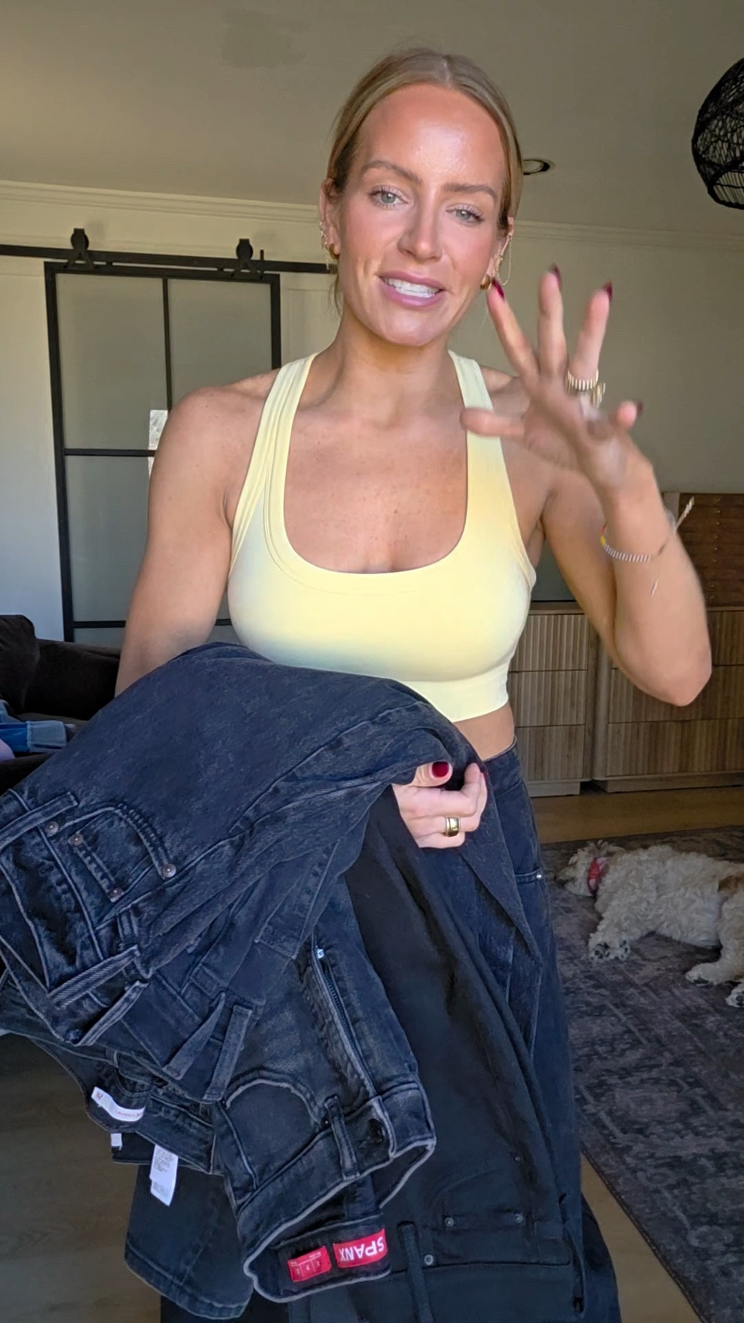 Black denim try on 👌🏽

Amazon: size small 
Abercrombie: These are the sold out midrise barrel size 25 
Spanx: size small *use code JESSICABXSPANX 
Gap barrel: size 26
Gap wide leg: size 26 regular 
Levi’s: size 26
Mother: I can’t find these online. They’re the Tomcat ankle size 27
Free people: size 26
Tank: XS/small 