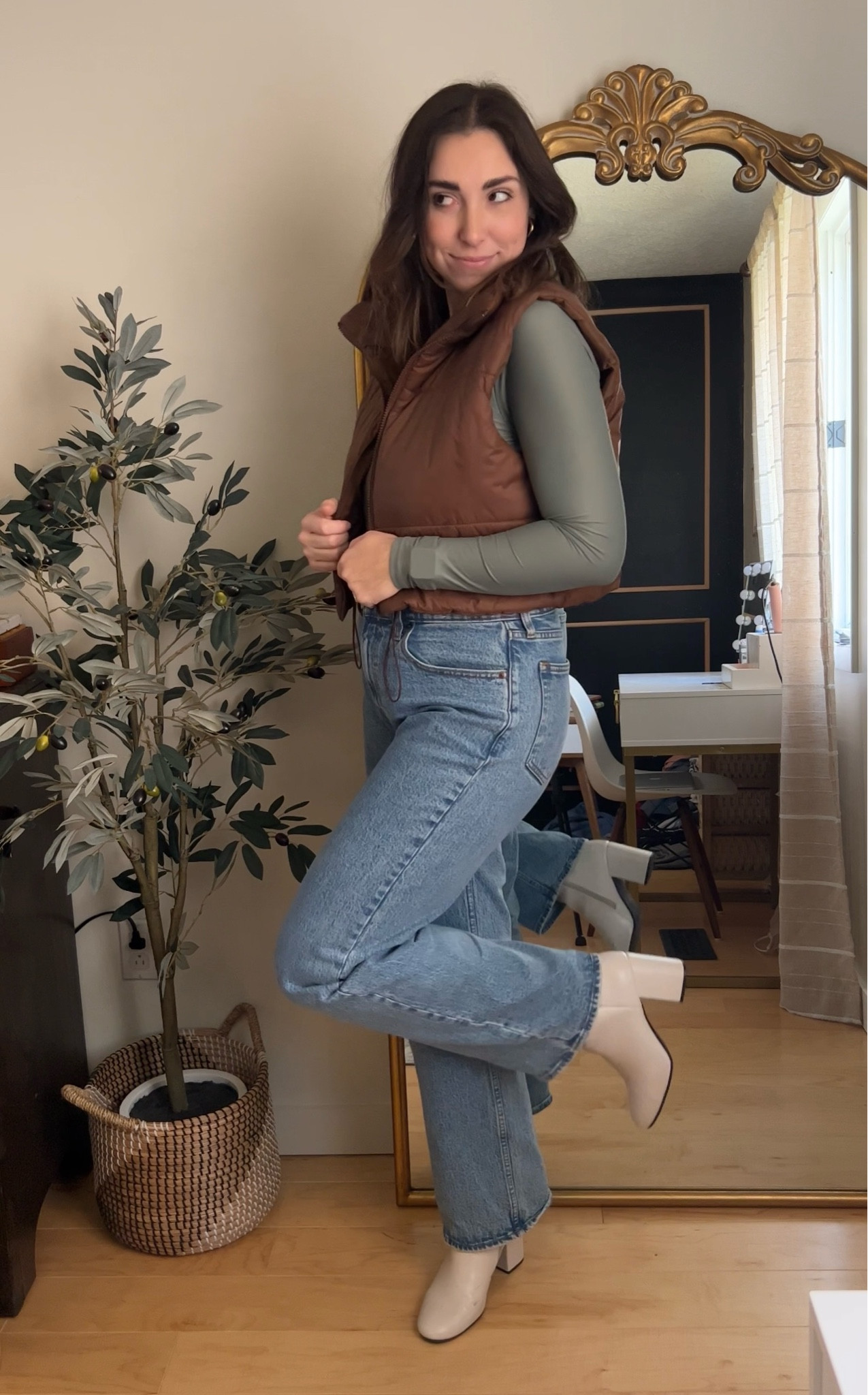 Winter outfit comfy cute

Amazon cropped brown vest
Abercrombie relaxed fit jeans
Abercrombie bodysuit
White booties

#LTKfindsunder100 #LTKstyletip #LTKSeasonal