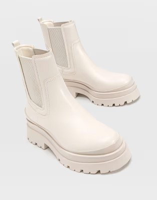 Stradivarius chunky sole chelsea boots in ecru | ASOS | ASOS (Global)