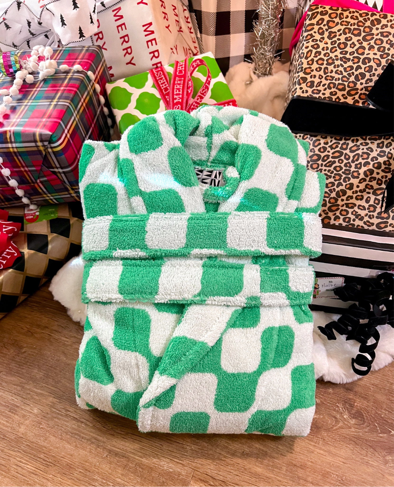 Green checkered robe. 

#LTKHoliday #LTKGiftGuide #LTKover40