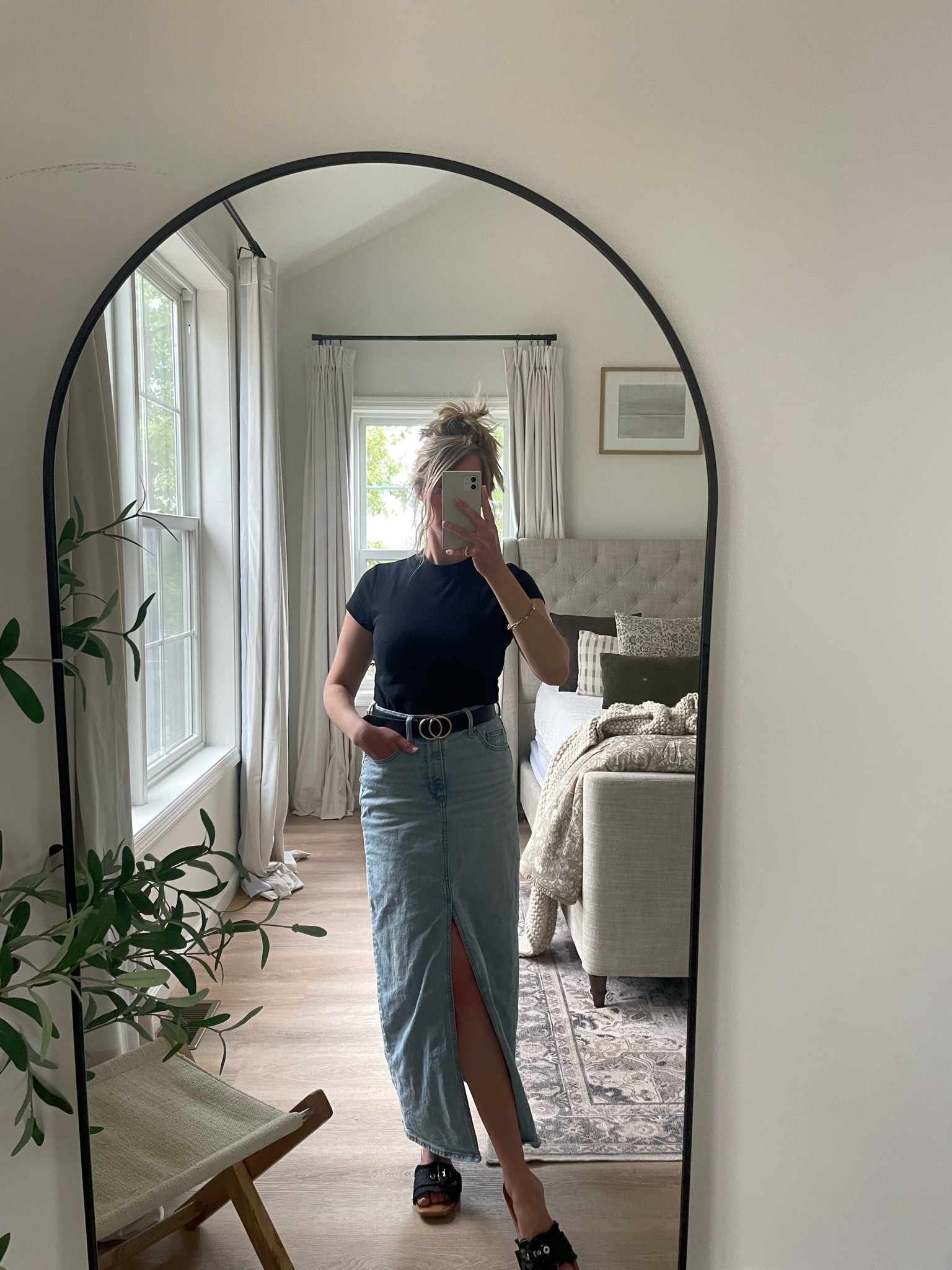 Monday’s ootd as a high school teacher 🍎

teacher style, high school teacher style, denim skirt, basics, belt dupes, transition to fall, work wear, target style

#LTKHome #LTKWorkwear #LTKFindsUnder50