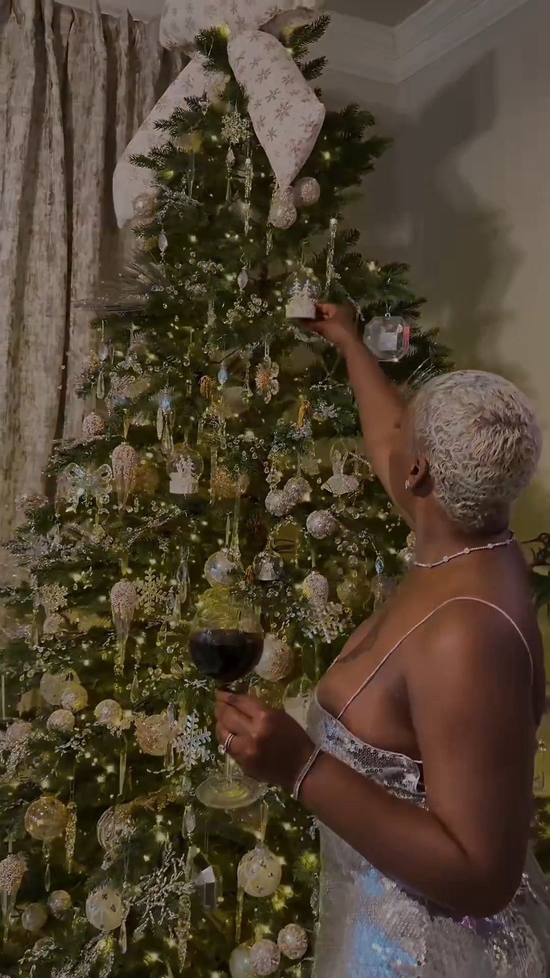 Christmas tree decor

#LTKHome #LTKdayinmylife #LTKHoliday