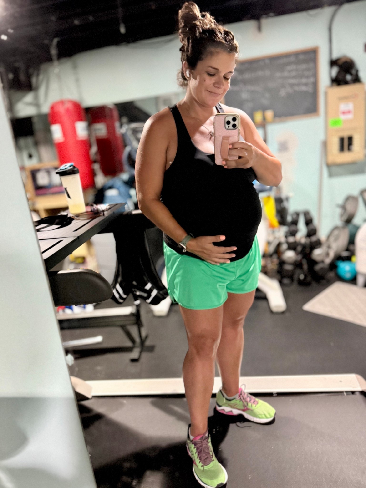 Comfy for this mama in the third trimester ✨ I can actually work out without feeling like I’m suffocating thanks to the built-in bra on this maternity tank. Wearing the XL here and it’s a perfect fit.
I’ve been loving Sunzel lately—their leggings and bike shorts are just as good too 🙌

#LTKActive #LTKBaby #LTKBump