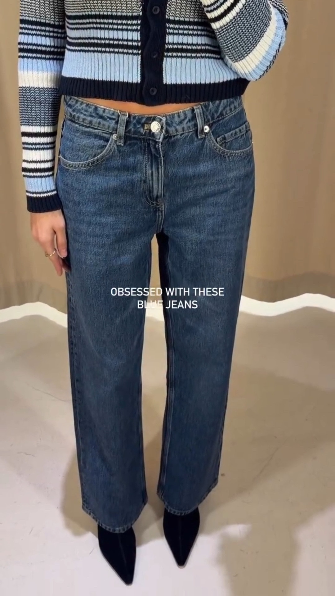 Obsessed with these jeans from mango. Wearing size 36 (true size) 

#pants #bluejeans #jeans

#LTKdeutschland #LTKFashionMonth #LTKstyletip