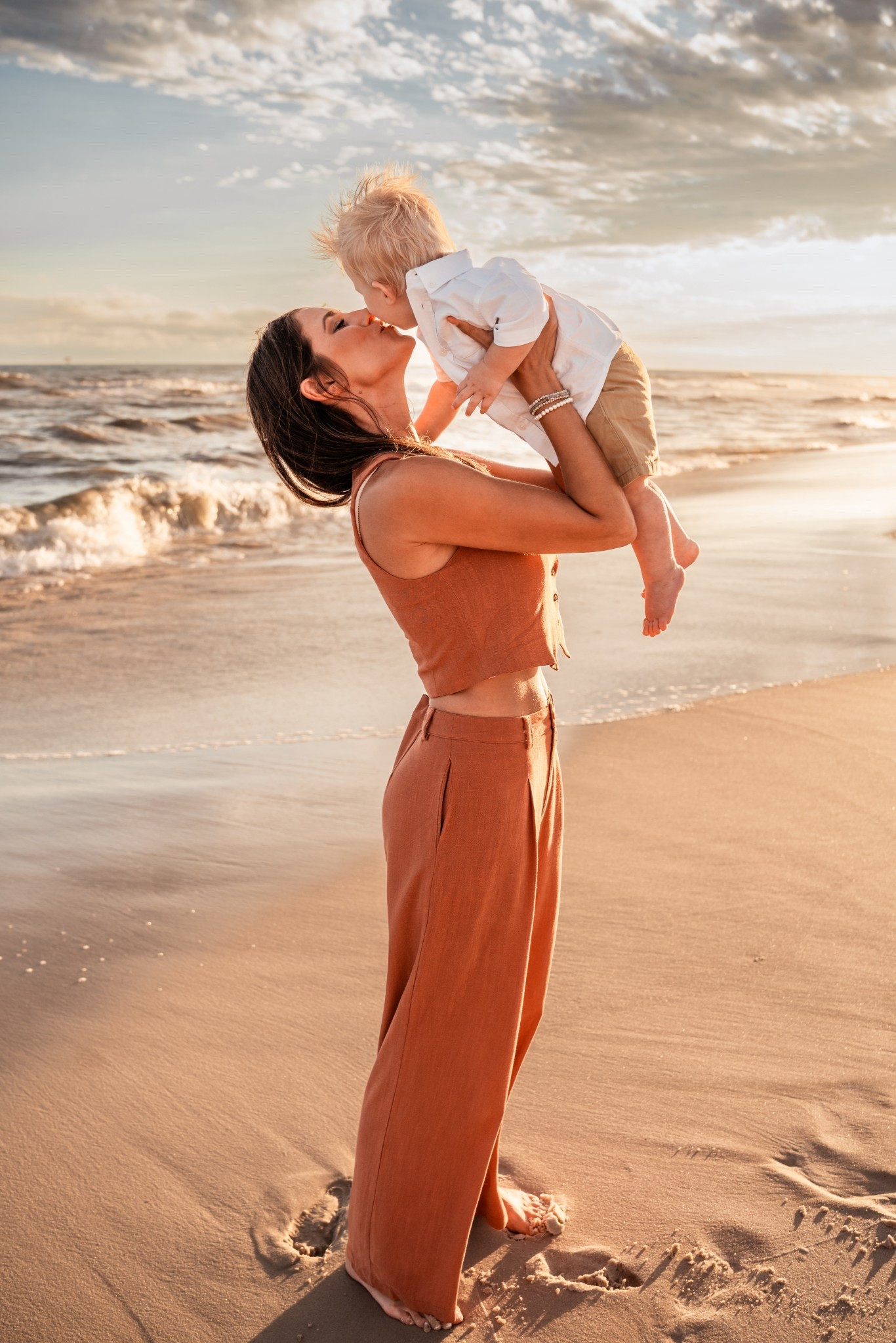 This set is still a fav! Comes in so many colors, the terracotta is sold out though but loving the white and blue! #lulus #beachoutfits #springfit 

#LTKootd #LTKTravel #LTKSeasonal