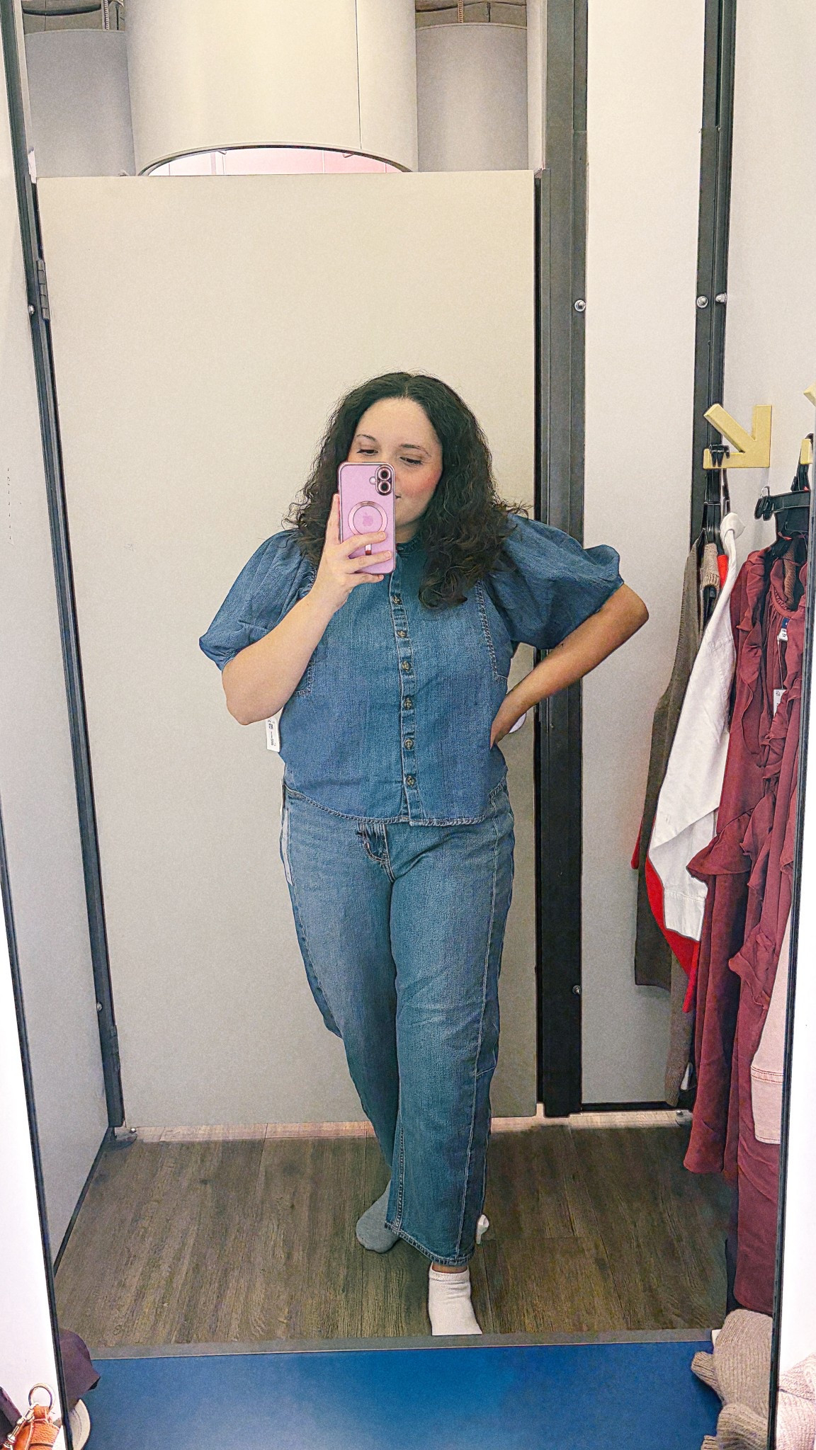 Denim on denim never looked this good 💙 Old Navy puff sleeve chambray top with straight leg jeans = the perfect casual fall outfit. Easy, comfy, and midsize friendly for everyday wear. #oldnavystyle #denimondenim #falloutfitideas #midsizefashion #puffsleeves

#LTKMidsize #LTKStyleTip #LTKFindsUnder100