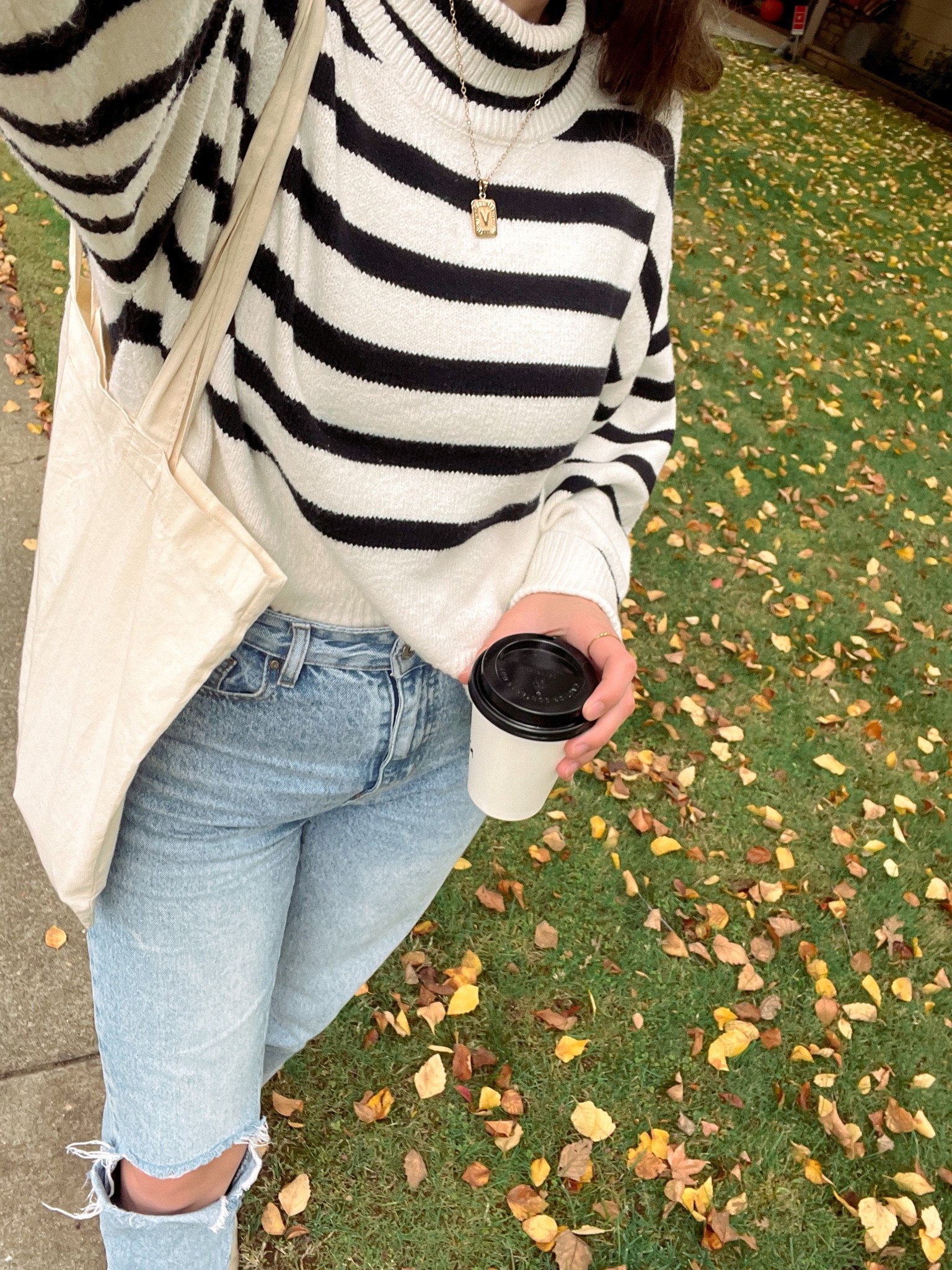 It’s sweater seasons🫶🏻🍂
easy fall outfit, sweater weather, cozy sweater, chunky sweater, knit sweater, cute fall style, striped sweater outfit, Boston clogs outfit, target style, target sweater

#LTKstyletip #LTKSeasonal #LTKfindsunder50