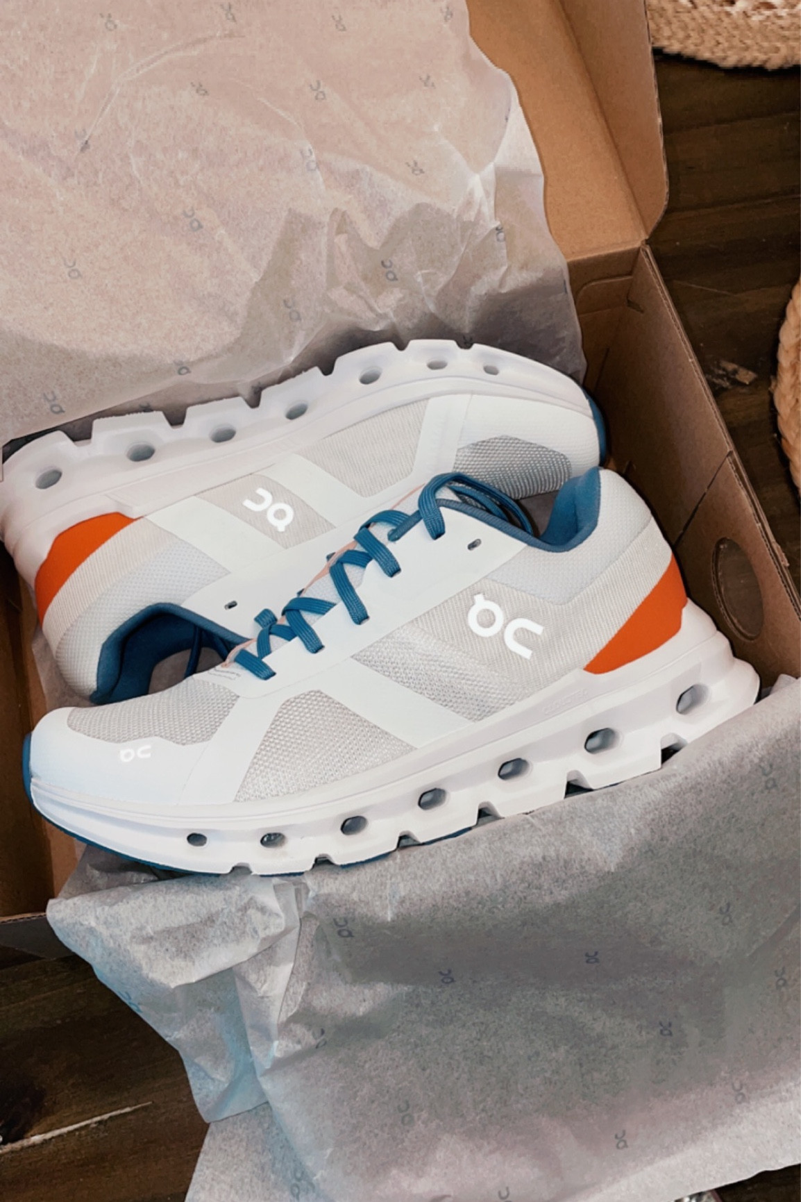 #oncloud #runningshoes #gymshoes #gymoutfit #christmasgift #cloudrunner 

#LTKGiftGuide