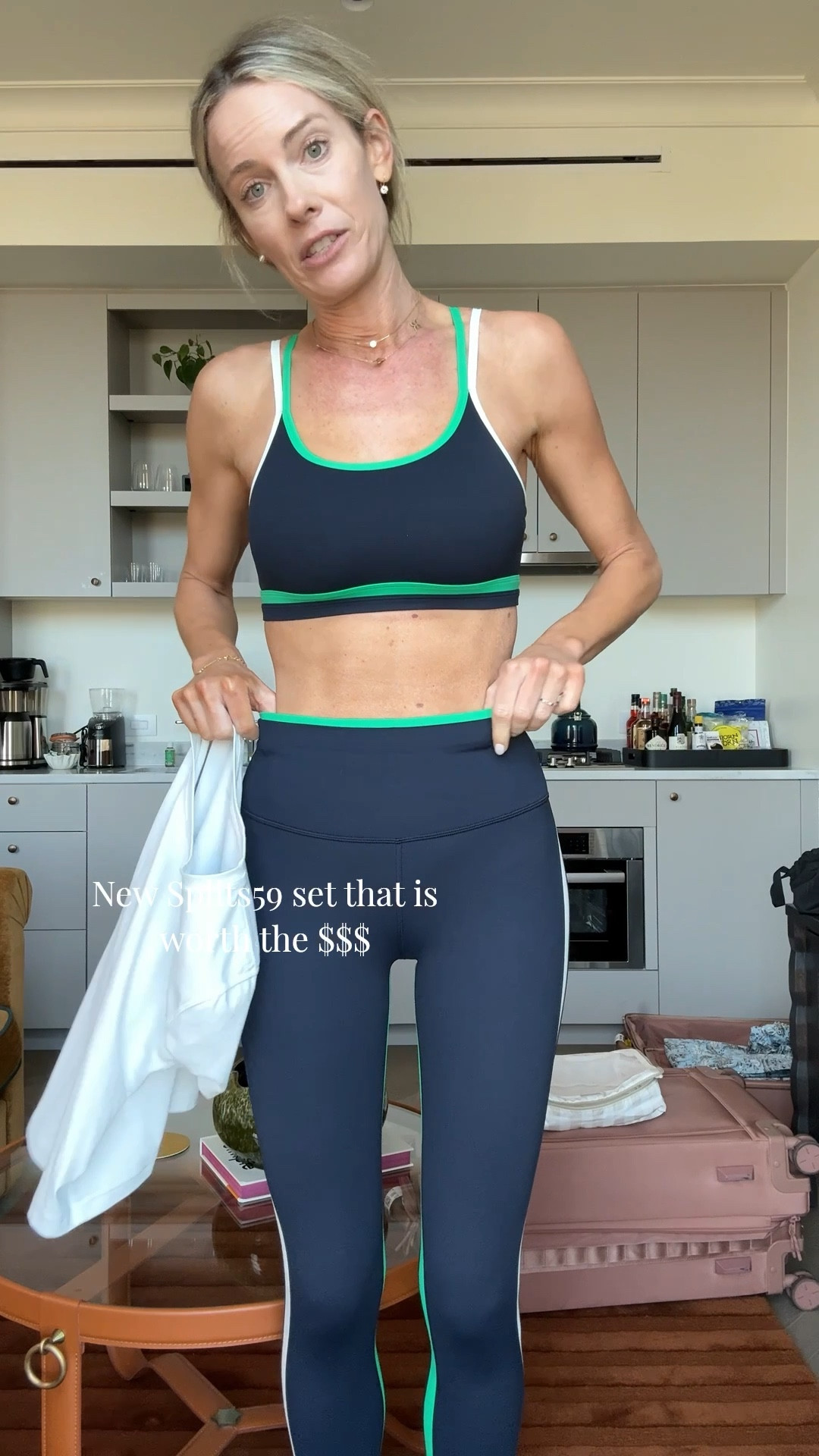 Size small! All chest sizes worked with this and bottoms were super comfy / not constricting. Loved the navy green white combo. 