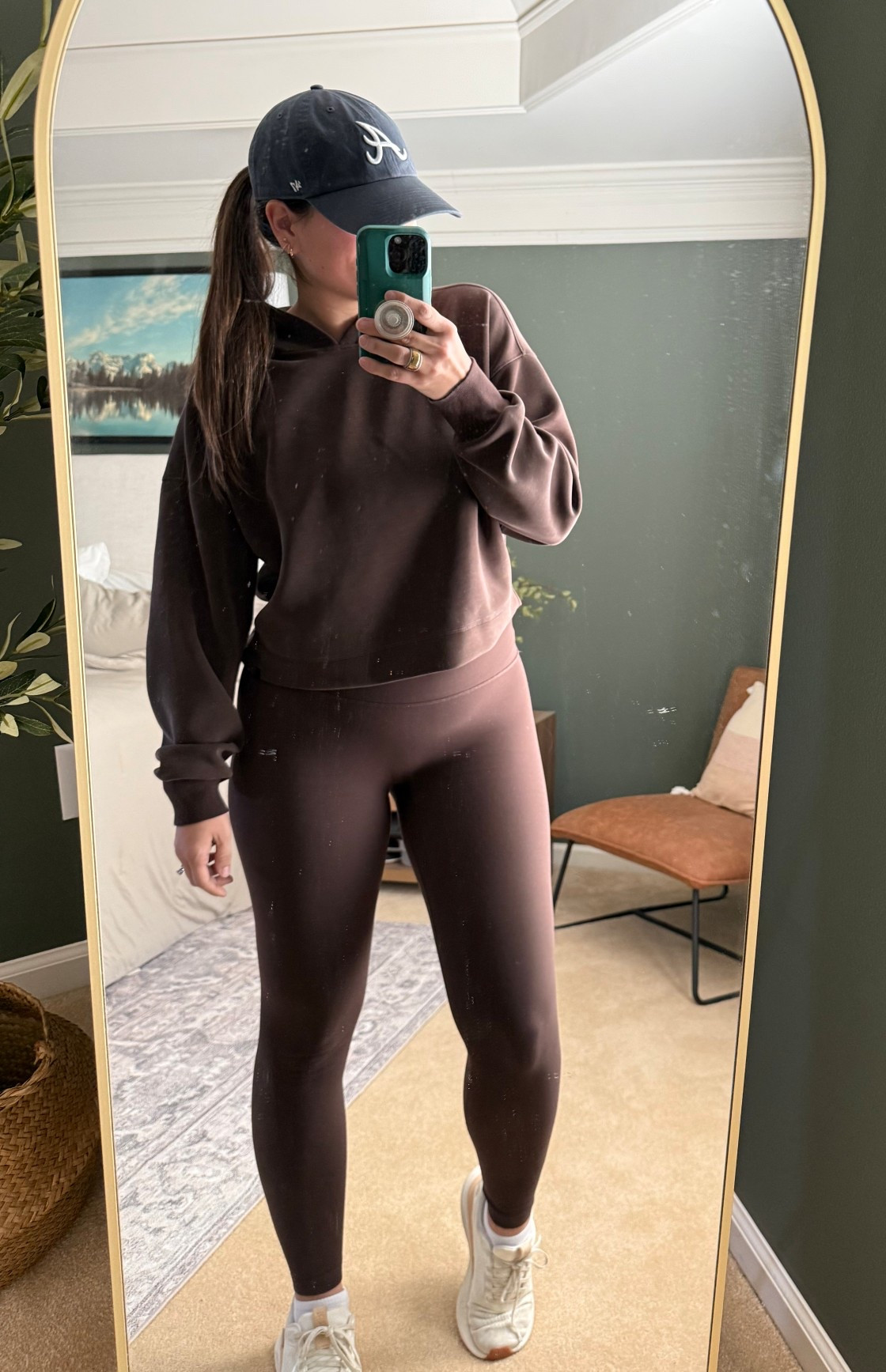 Obsessed with this chocolate brown hoodie

#LTKmomlife #LTKfitnessgoals #LTKFindsUnder50