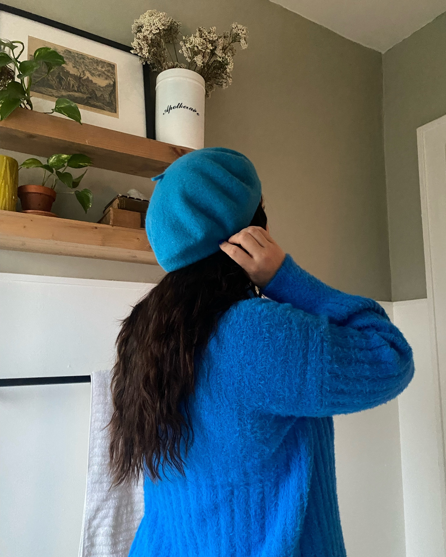 Best way to mask unwashed hair? Bright colors, dry shampoo, crimping, and a beret 💙  😂

#LTKstyletip #LTKmidsize #LTKfindsunder100