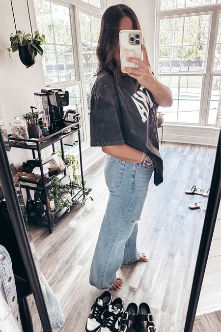 Give me all the baggy T’s and 90’s Denim #oversizedtee #90sdenim #abercrombie

#LTKcurves #LTKover40 #LTKstyletip