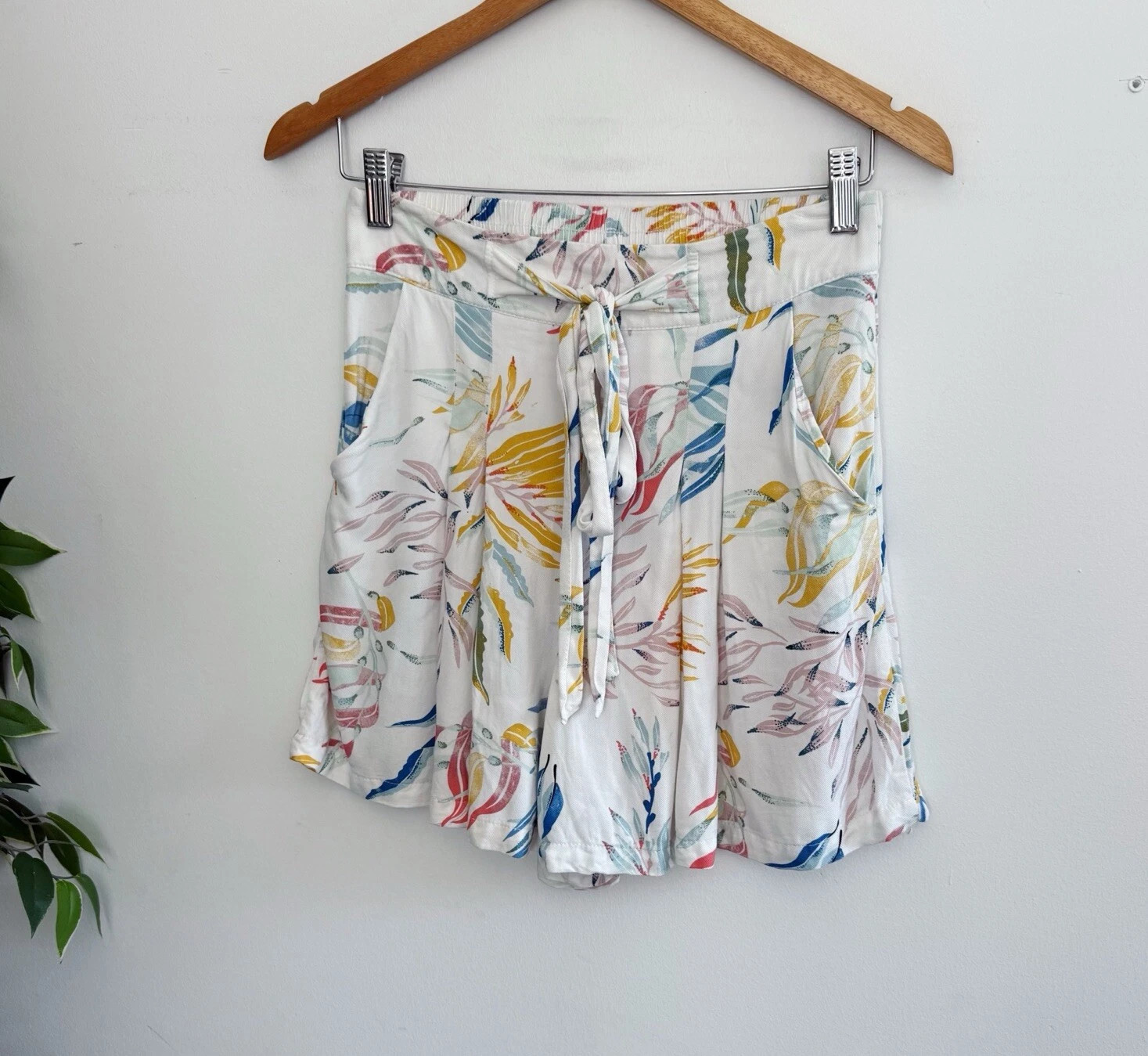 Anko Kmart Womens Size 8 Casual Shorts White Floral Pockets | eBay AU