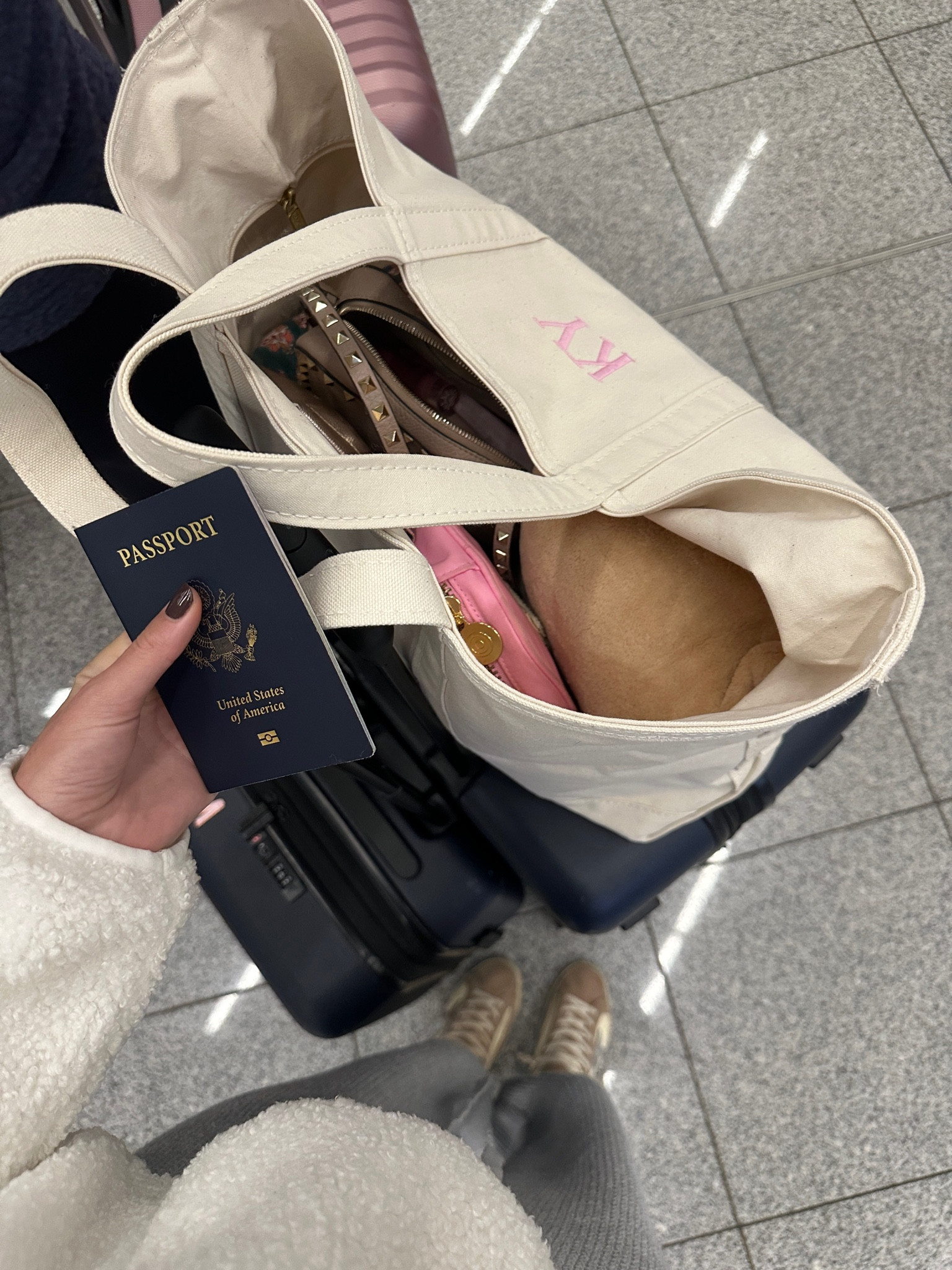 Travel OOTD

#LTKTravel #LTKStyleTip #LTKSeasonal