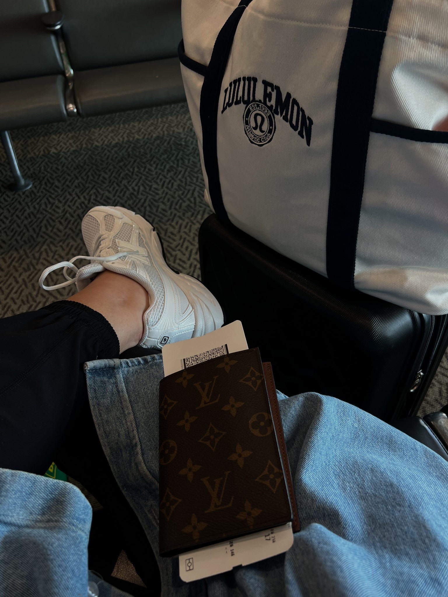 Jet set style, but make it effortless 🌍

#LTKmodest #LTKcanada #LTKtravel