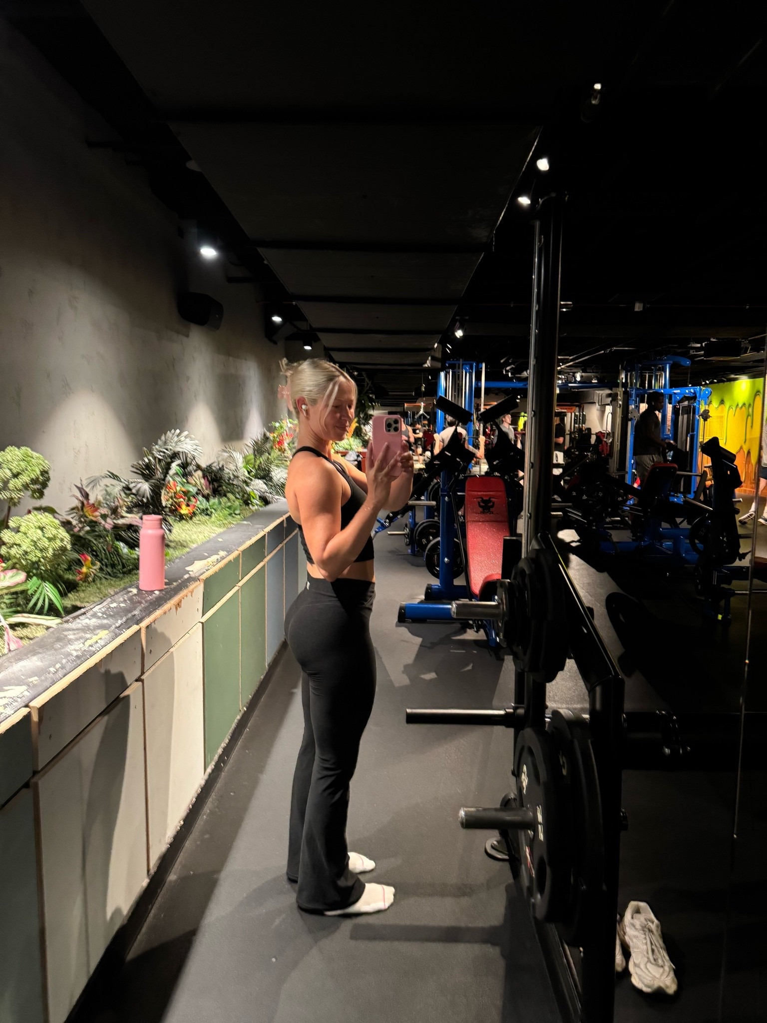 Vuori heahered workout set to lift in, wearing a small in both 

Gym outfit, weight lifting, flared yoga pants

#LTKootd #LTKfitnessgoals