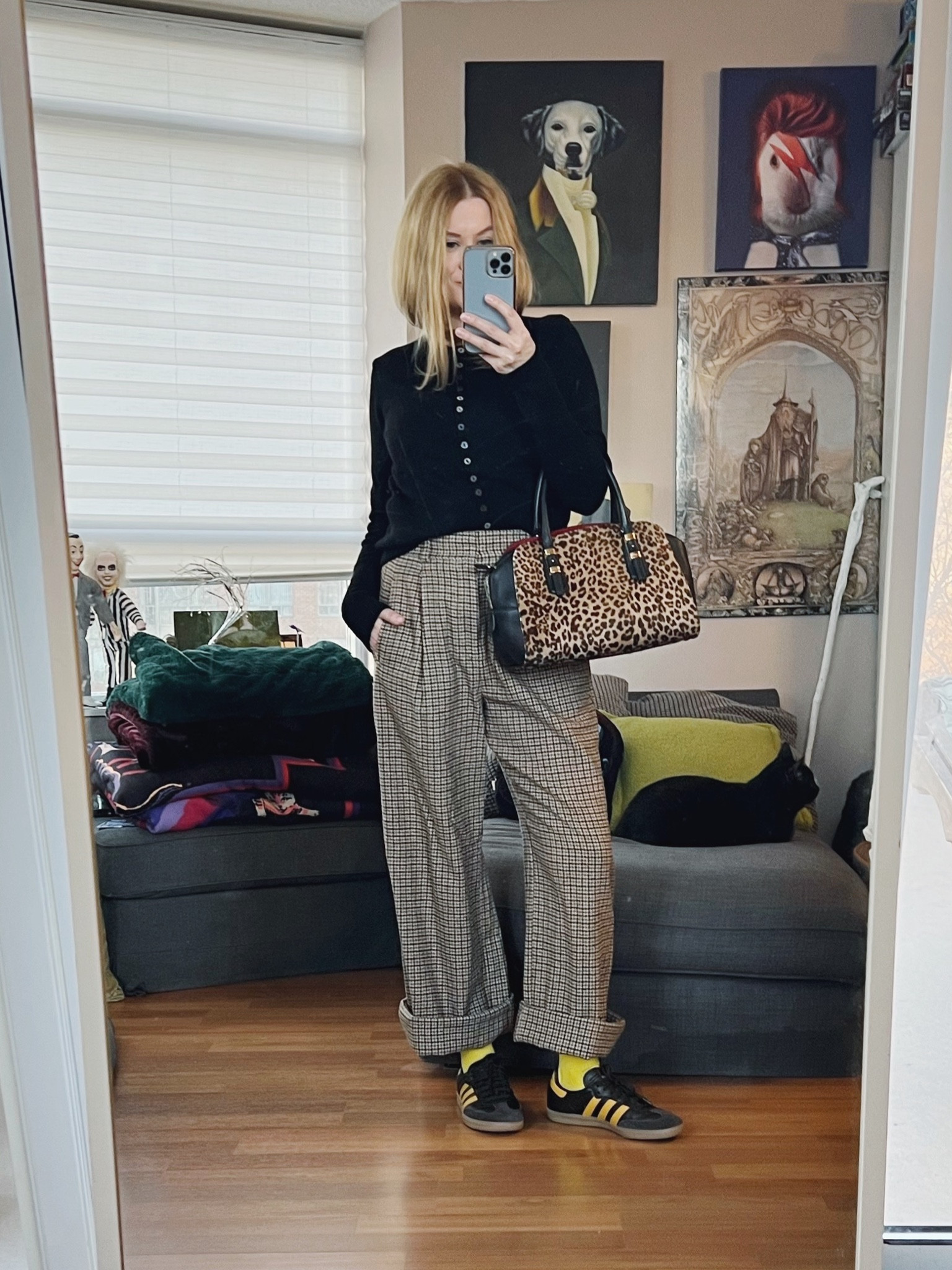 I have always loved animal print. Yesterday was a bolder choice, today more subtle.
Bag secondhand.
.  #winterlook  #torontostylist #StyleOver40  #ferragamo #secondhandFind #fashionstylist #slowfashion #FashionOver40  #MumStyle #genX #genXStyle #shopSecondhand #genXInfluencer #genXblogger #secondhandDesigner #Over40Style #40PlusStyle #Stylish40


#LTKshoecrush #LTKstyletip #LTKover40