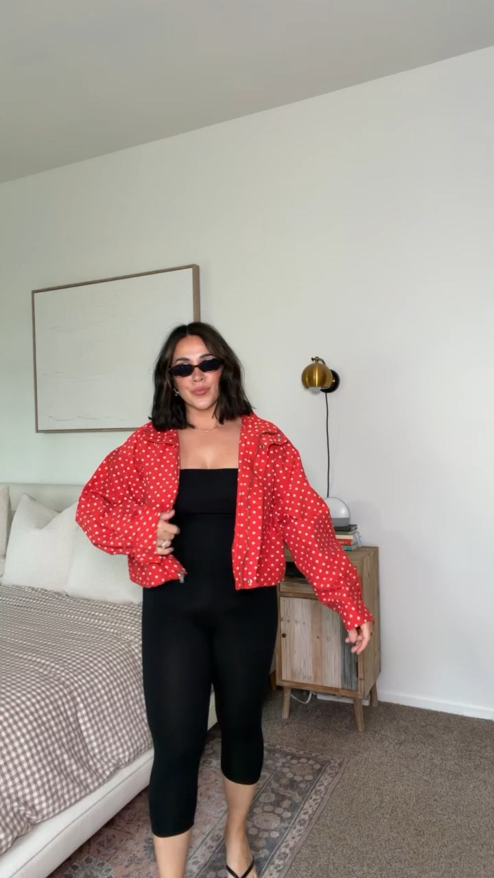 Size L top, size M bottoms! Jacket L. Capris for summer! I’m 5’5.