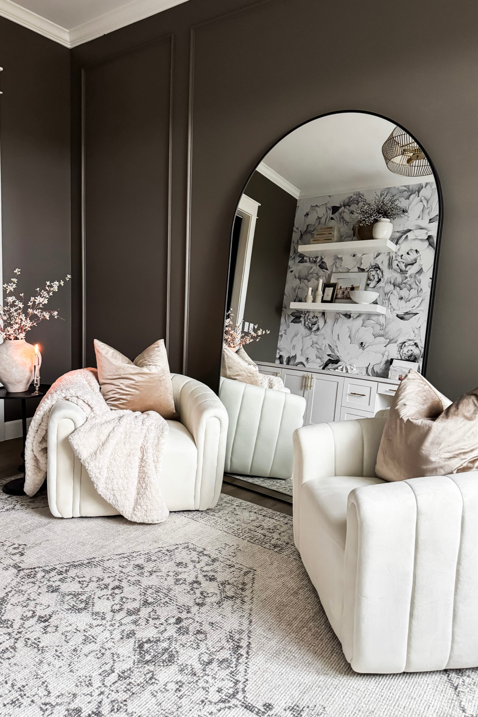 This arched mirror is such a statement piece in my home office!

Home  Home decor  Home office  Home office styling  Arch mirror  Office furniture  Modern home  Neutral home  Area rug  Walmart favorites 

#LTKhome #LTKSeasonal