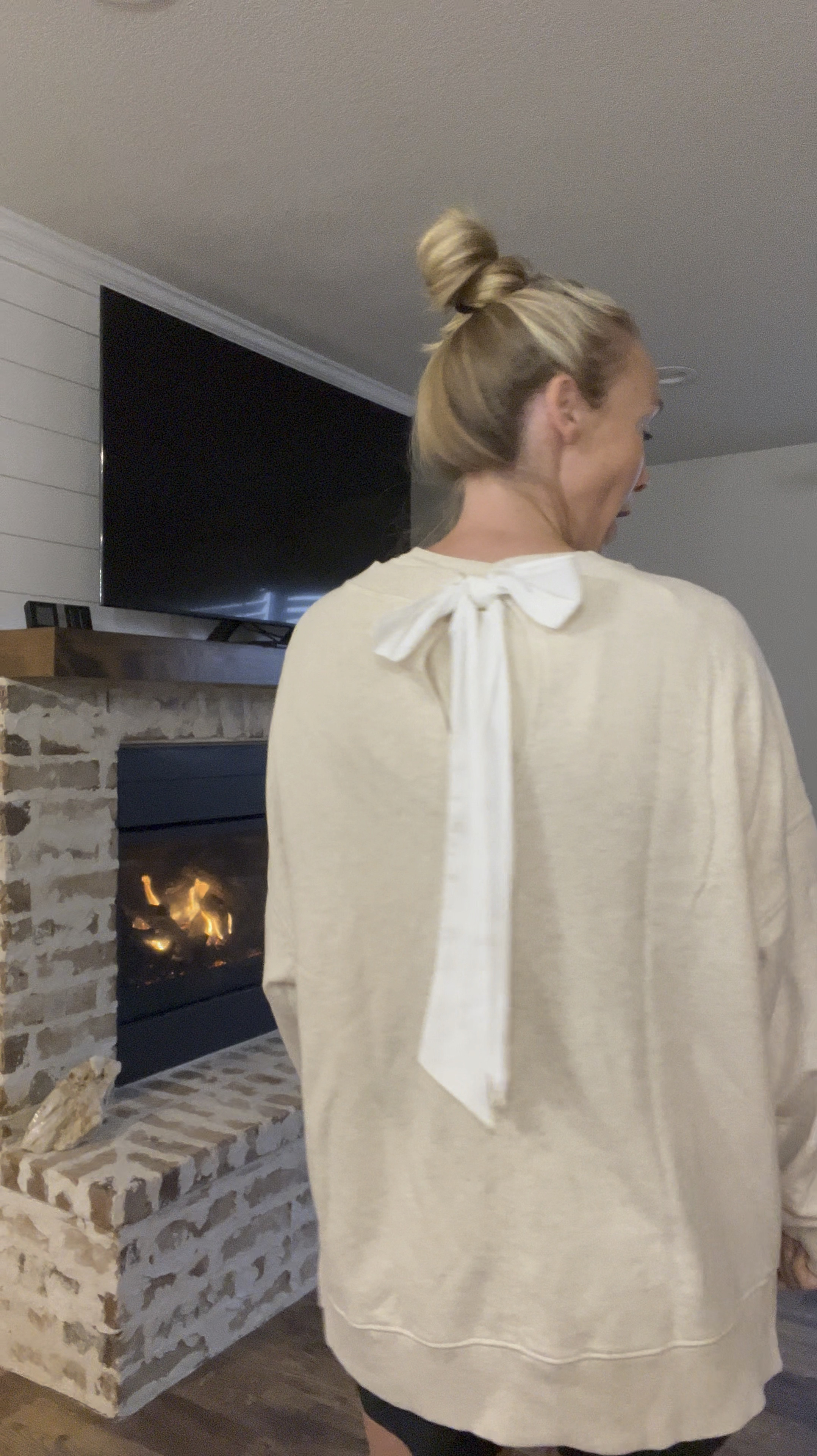 Ok here is the perfect sweatshirt for fall! I love how the back elevates the look a little bit more🤍

#LTKFindsUnder50 #LTKStyleTip #LTKSaleAlert