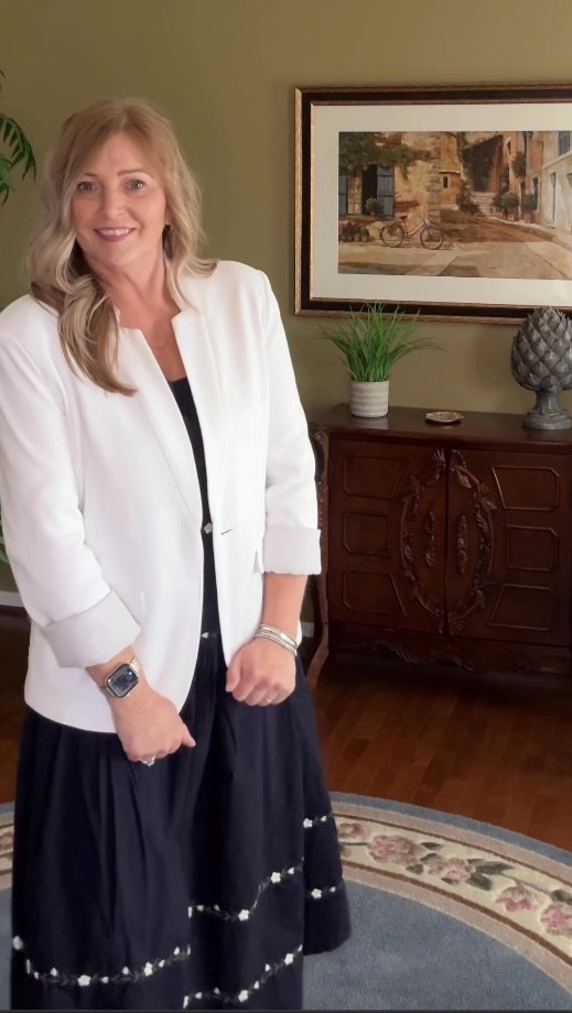 This is the most flattering and versatile blazer. It comes in tons of colors and a couple of striped options. 

It is on sale 20% off right now. 

Check out my LTK link in my bio to shop this look. Perfect for Easter 💐🐣 



#LTKSaleAlert #LTKootd #LTKOver40