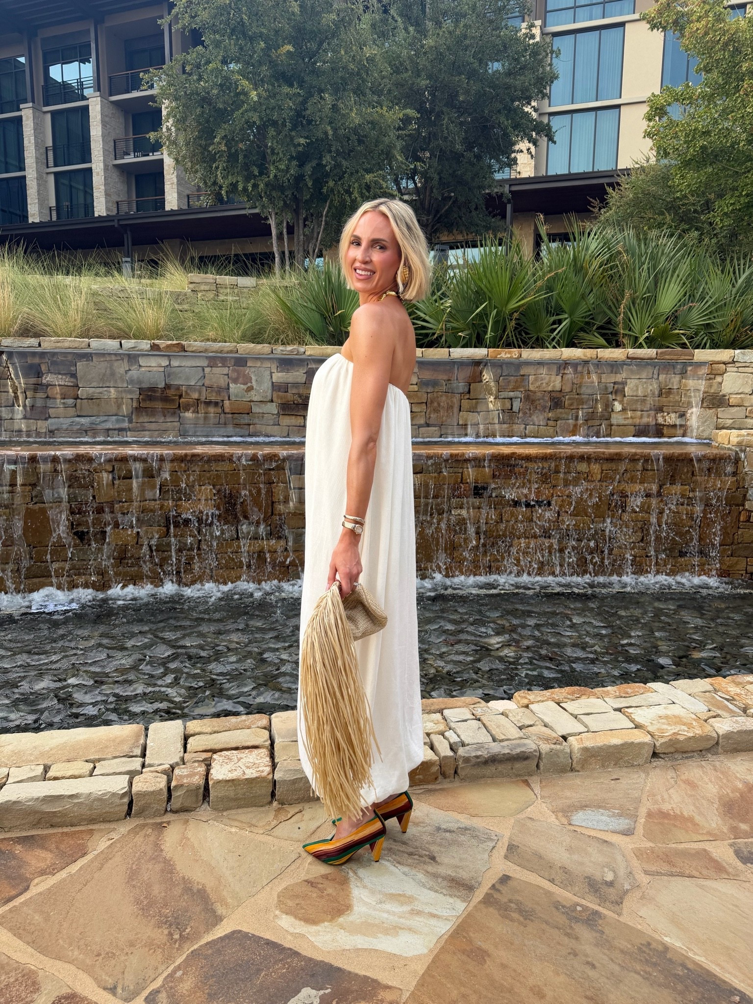 Tonight’s outfit ☺️ I love how someone confused my jumpsuit for Jacquemus. That’s the point. 😉💁🏼‍♀️ wearing a small￼

#LTKCon #LTKTall #LTKootd